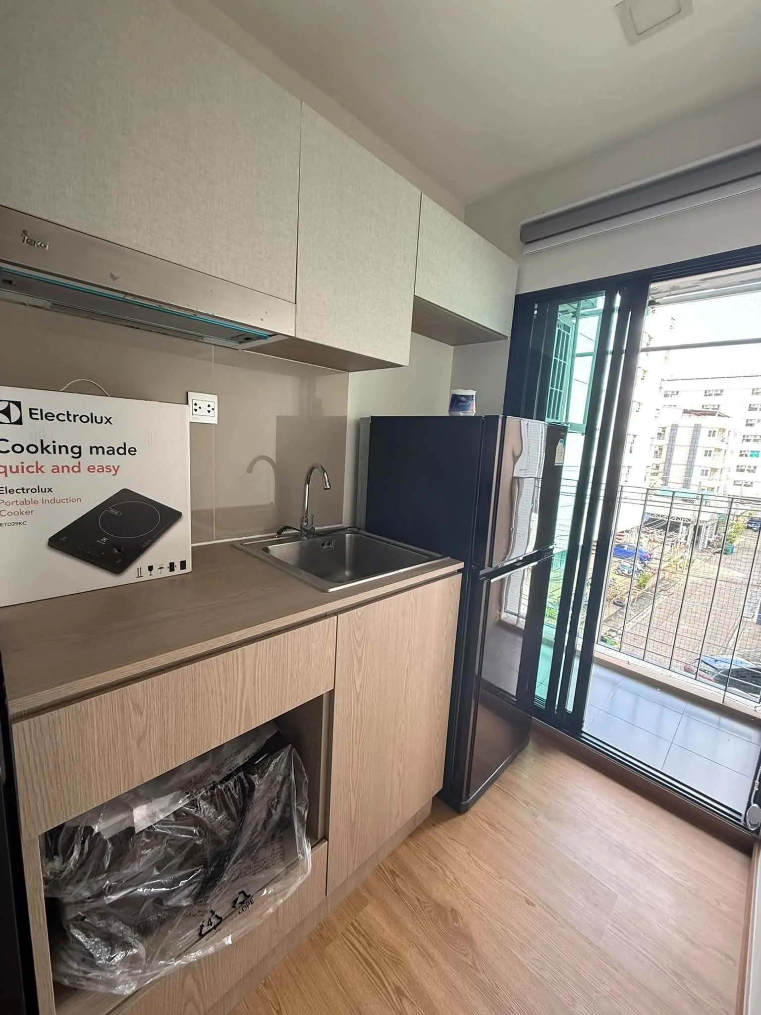 2-Schlafzimmer-Eigentumswohnung zum Verkauf oder zur Miete im Brown Condo Huaikwang, 36 m², 4. Etage, Ausrichtung nach Osten, neuwertig, nahe MRT Huai Khwang Foto 3