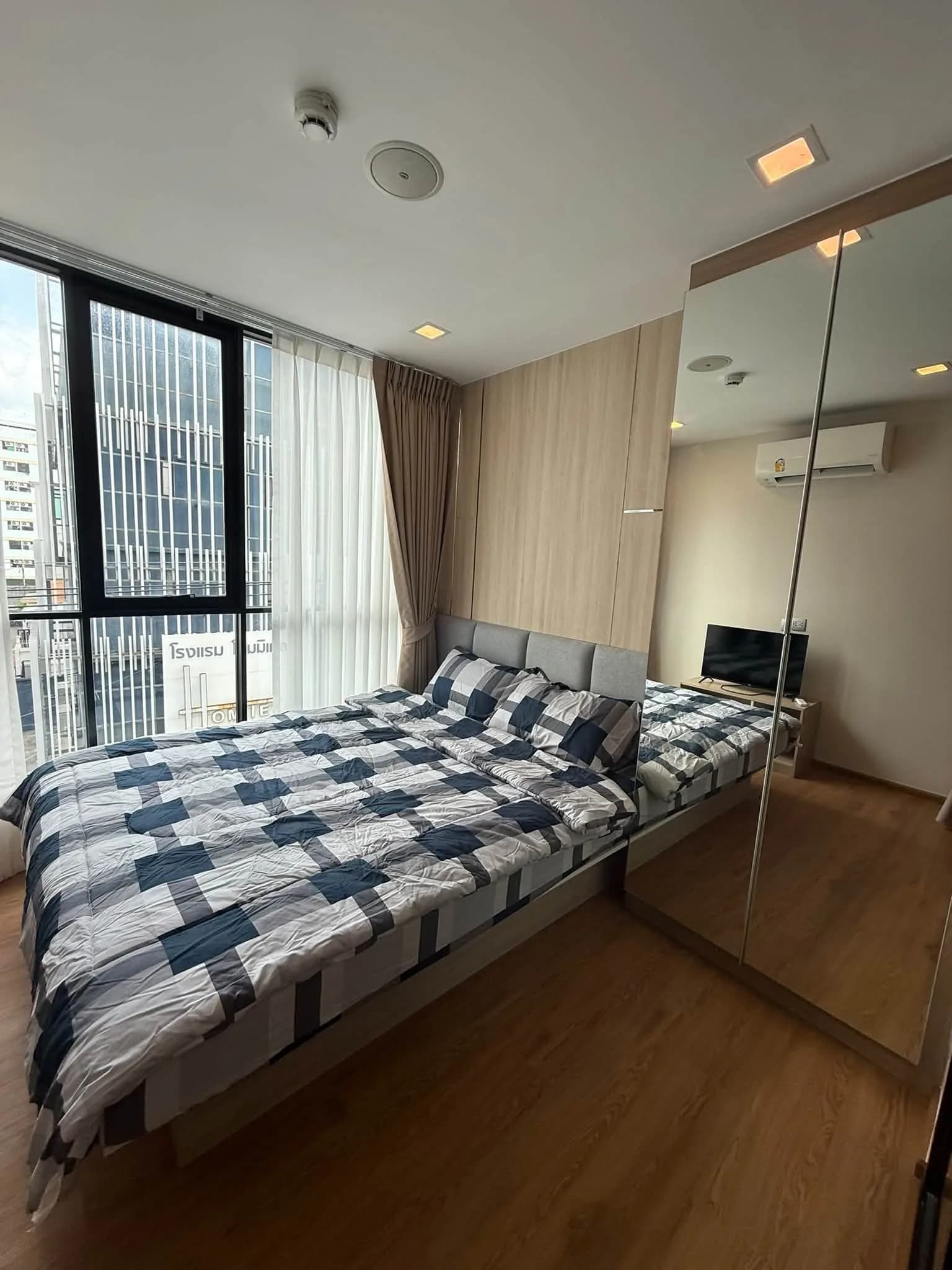 2-Schlafzimmer-Eigentumswohnung zum Verkauf oder zur Miete im Brown Condo Huaikwang, 36 m², 4. Etage, Ausrichtung nach Osten, neuwertig, nahe MRT Huai Khwang Foto 4