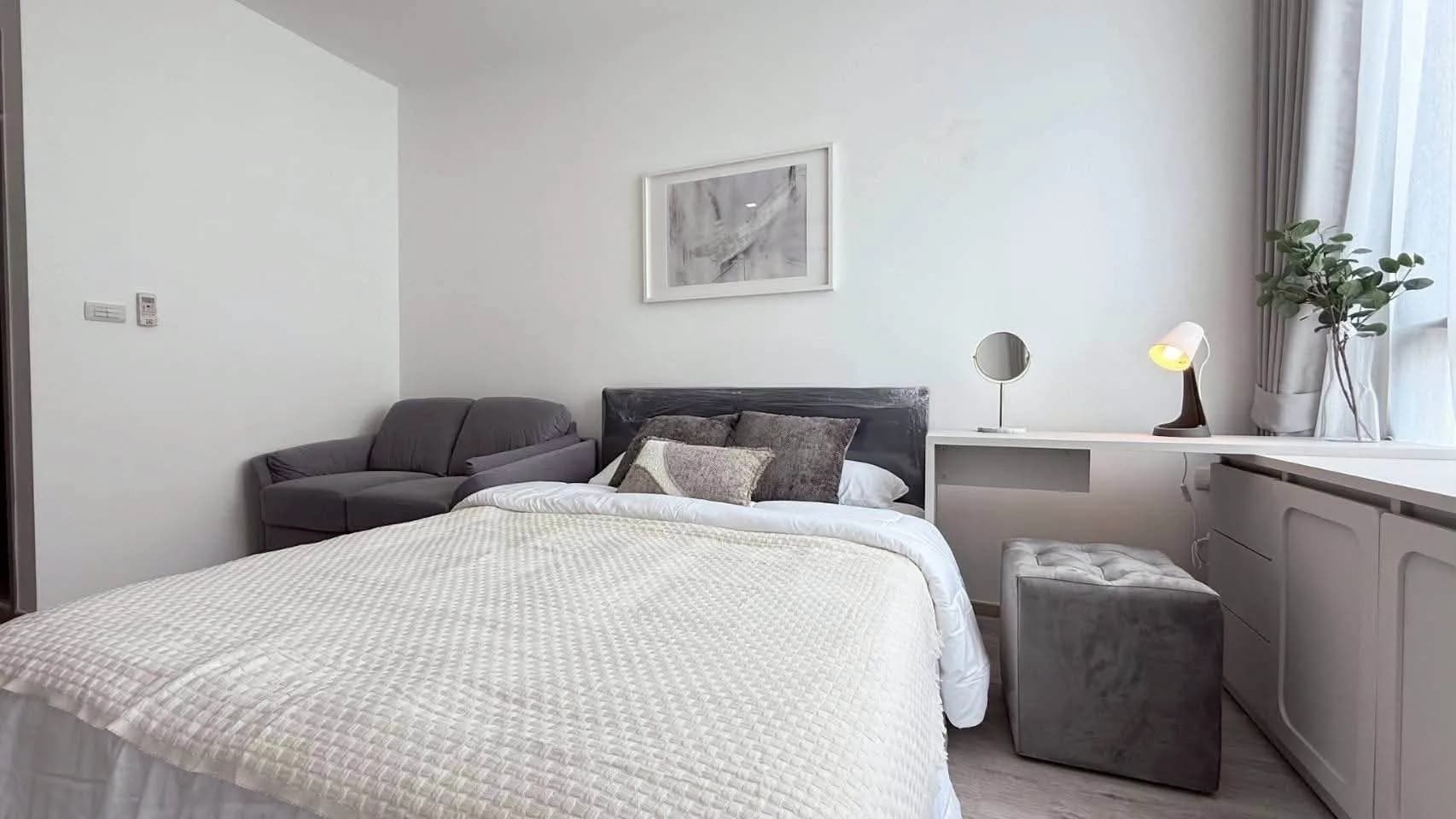 1-Schlafzimmer-Eigentumswohnung zur Miete im The Rich Rama 9 - Srinakarin, 27 m², 14. Etage, komplett möbliert, nahe MRT und Airport Rail Link Hua Mak Foto 2