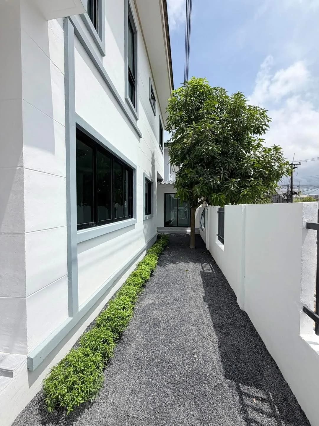 Eck-Doppelhaushälfte zum Verkauf im Phanason Grand Ville, Bang Jo, Thalang, Phuket, 3 Schlafzimmer, 3 Badezimmer, ohne Übertragungsgebühr, 4.39 Millionen Baht Foto 4