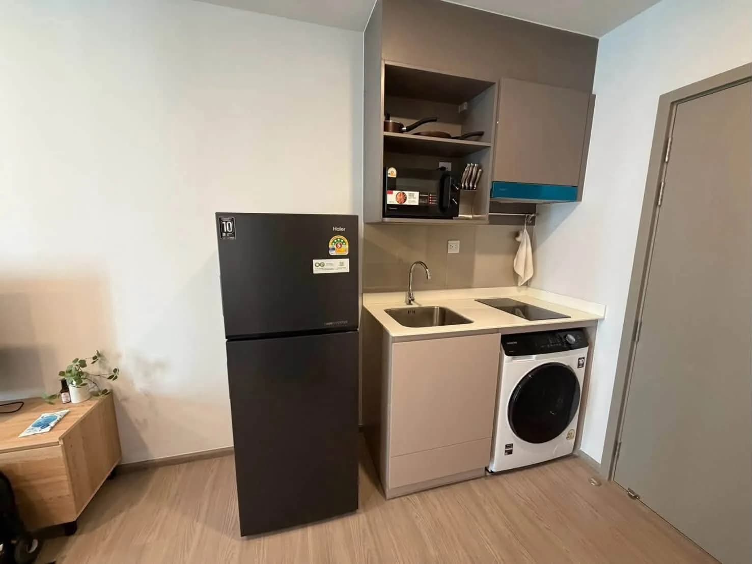 Studio-Eigentumswohnung zur Miete im Aspire Sukhumvit-Rama 4, 24.95 m², 21. Etage, Gemeinschaftskosten und Parkplatz inklusive, nahe BTS Phra Khanong Foto 5