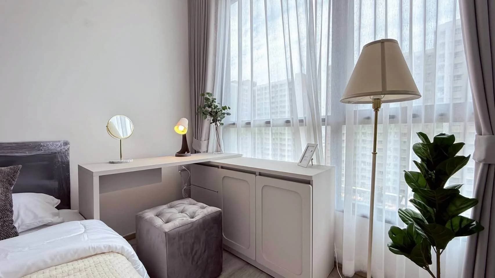1-Schlafzimmer-Eigentumswohnung zur Miete im The Rich Rama 9 - Srinakarin, 27 m², 14. Etage, komplett möbliert, nahe MRT und Airport Rail Link Hua Mak Foto 3