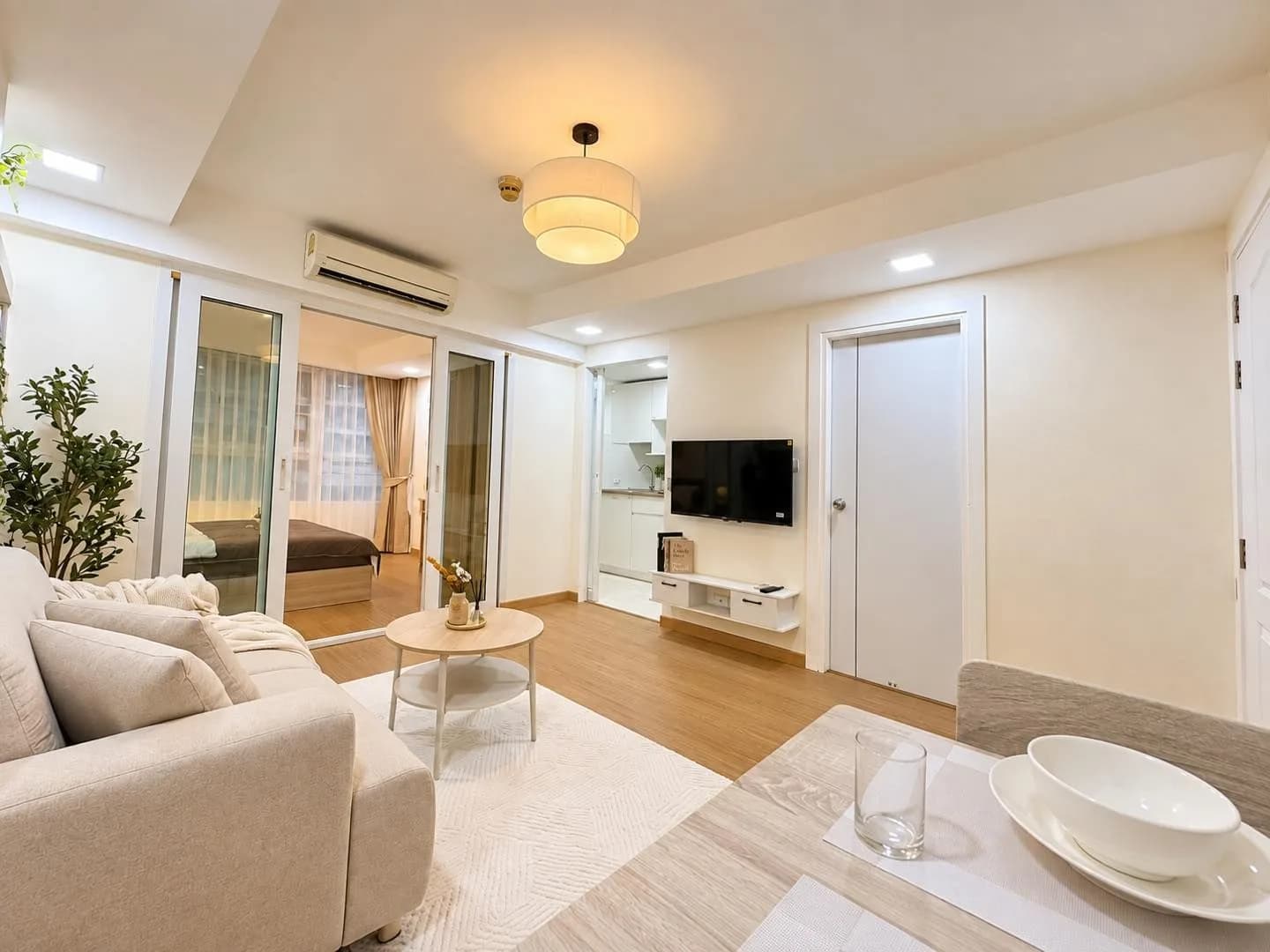 1-Schlafzimmer-Eigentumswohnung zum Verkauf im The Royal Place Phuket, 37.01 m², Building 1, 2. Etage, Blick nach außen, möbliert, 2.29 Millionen Baht Foto 3