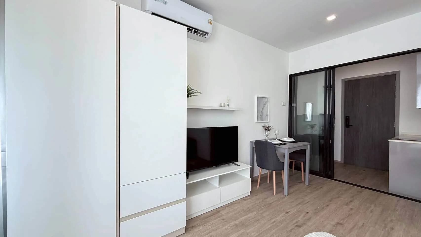 1-Schlafzimmer-Eigentumswohnung zur Miete im The Rich Rama 9 - Srinakarin, 27 m², 14. Etage, komplett möbliert, nahe MRT und Airport Rail Link Hua Mak Foto 5