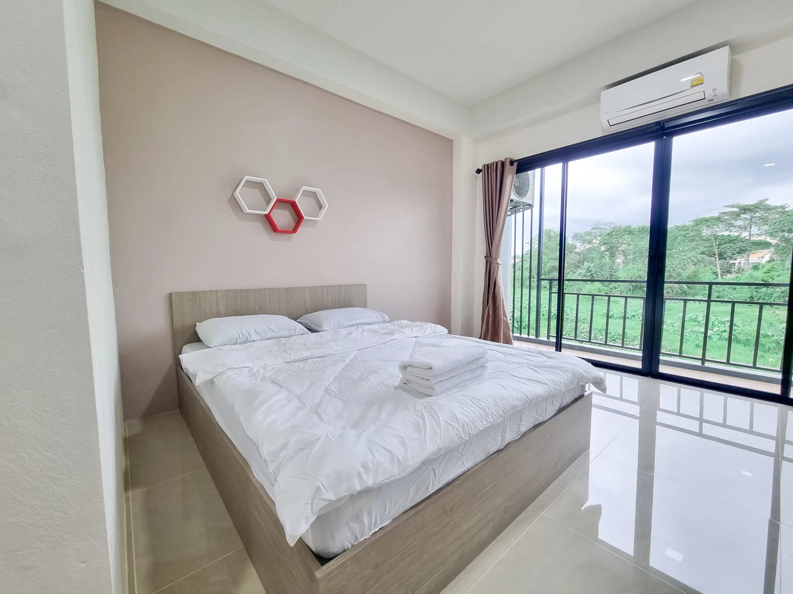 2B Plus Apartment, Ban Chang, Rayong: Monthly Studios of 24 sq.m. with Free Wi-Fi near Lotus's Ban Chang