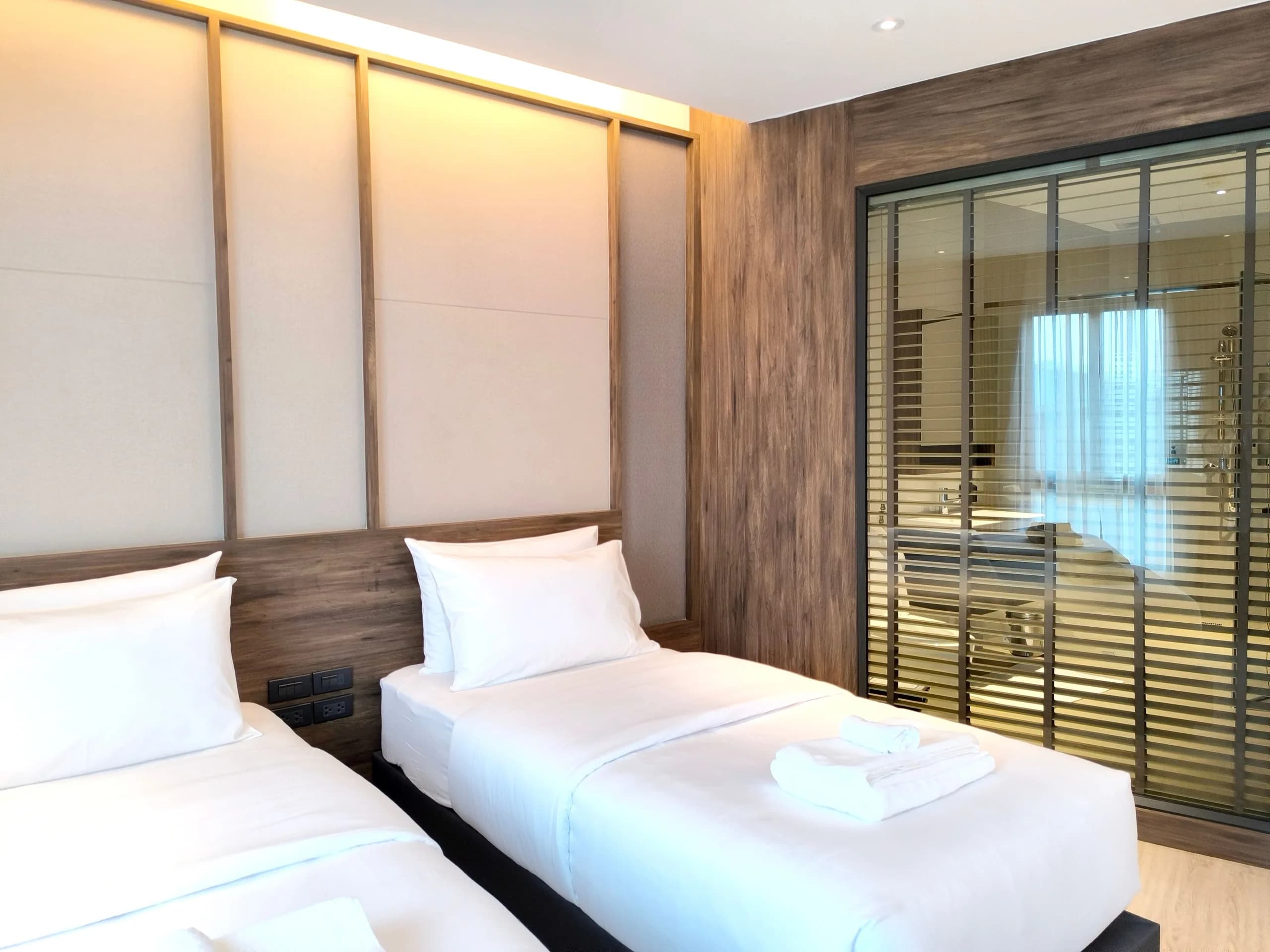 Adamus House, Rama 4 Road, Hua Lamphong, Bang Rak: Serviced Apartment, Zimmer mit 17-42 m² zur Monatsmiete, Wasser und Strom inbegriffen, etwa 100 m von MRT Hua Lamphong entfernt Foto 4