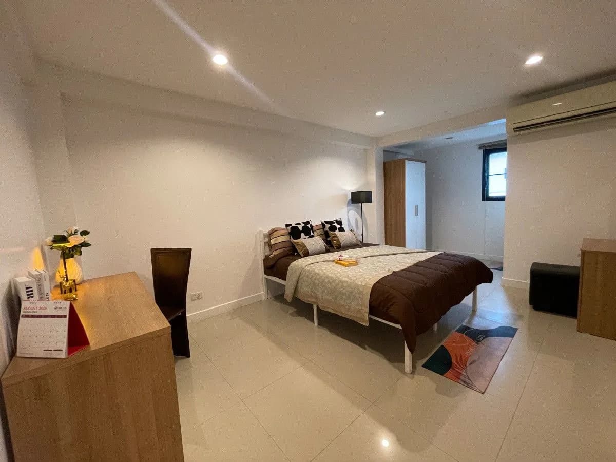 AI Place, Soi Phraya Prasoet, rue Inthraphon, Wang Thonglang : studios et logements 1 chambre de 24 à 38 m² au mois, près de Ramkhamhaeng photo 2