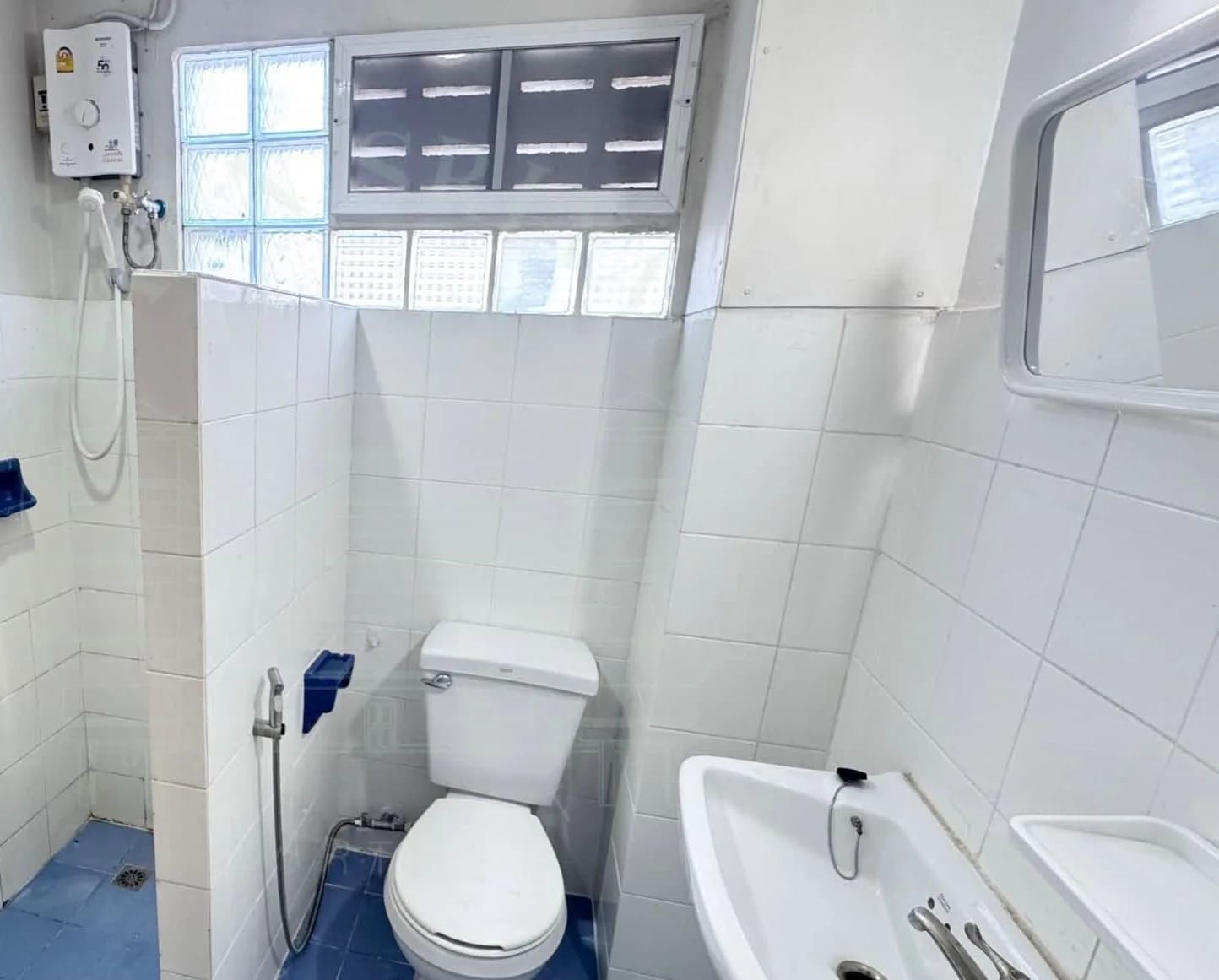 Apartment Baan Sriyan, Soi Si Yan 1, Dusit : chambres meublées au mois autour d'une cour ombragée, près du marché Si Yan photo 3