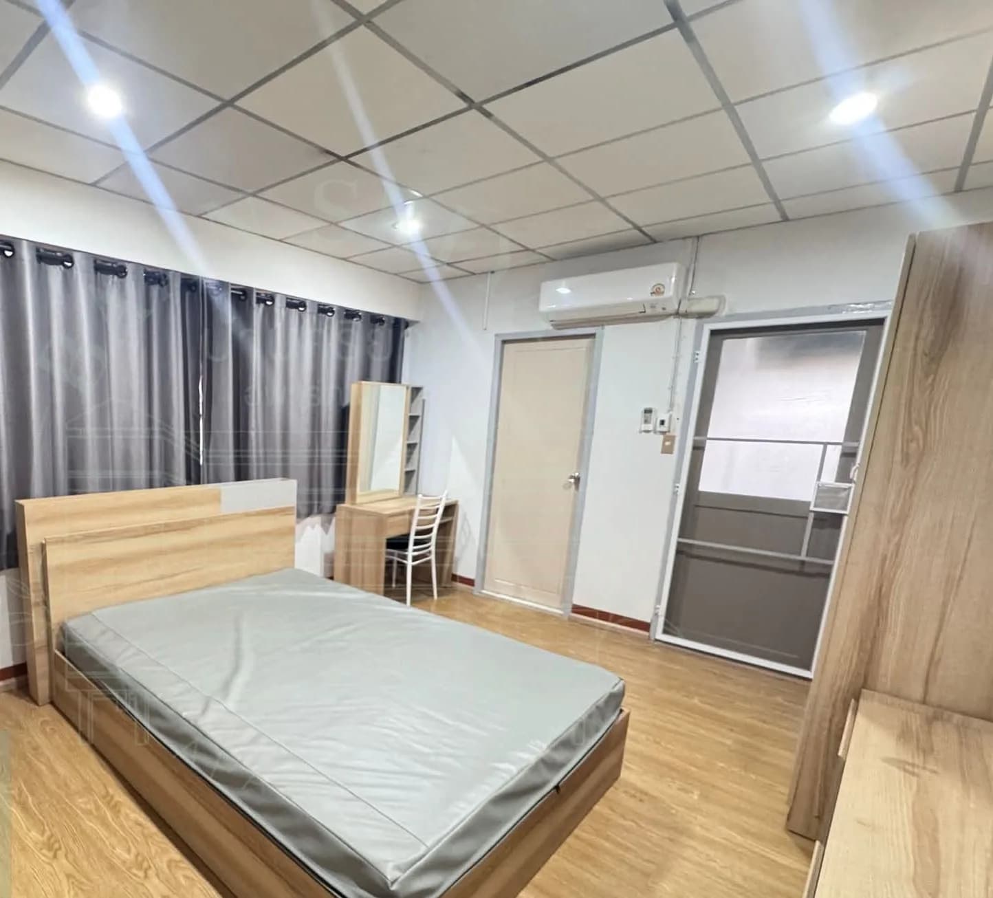 Apartment Baan Sriyan, Soi Si Yan 1, Dusit : chambres meublées au mois autour d'une cour ombragée, près du marché Si Yan photo 4