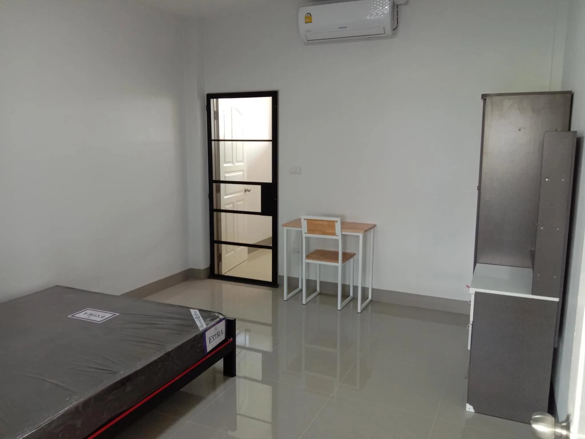 Apisit House, Ton Thong, Lamphun : chambres climatisées meublées au mois, près du poste de police de Mueang Lamphun