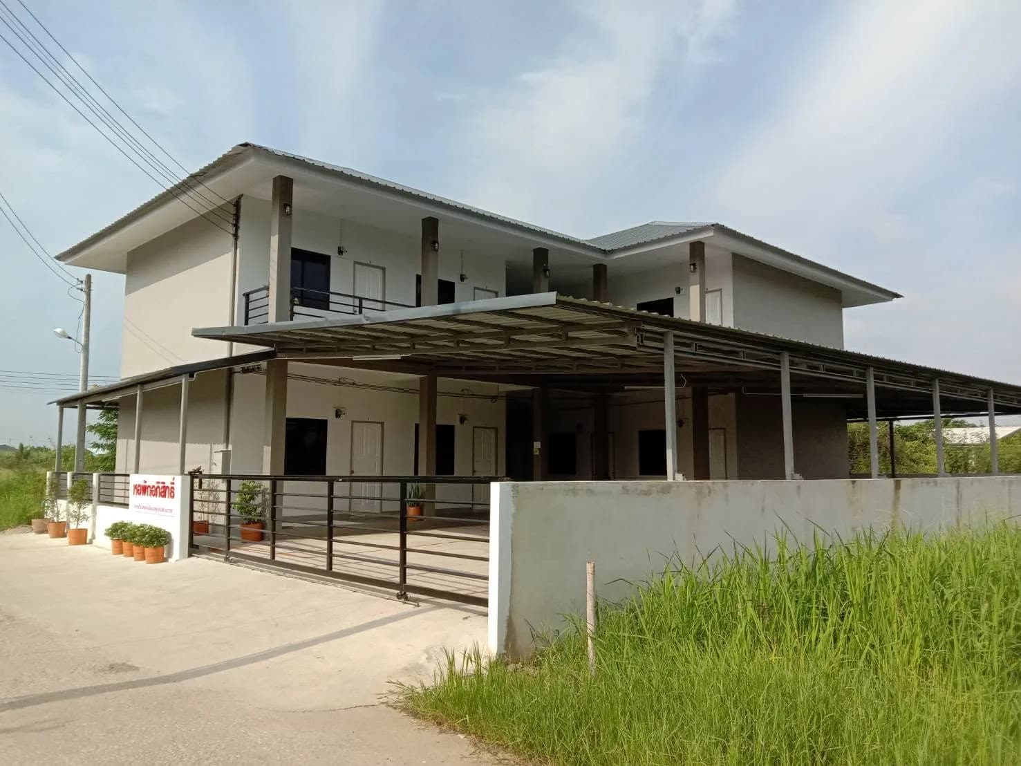 Apisit House, Ton Thong, Lamphun: Möblierte klimatisierte Zimmer zur Monatsmiete nahe der Polizeistation Mueang Lamphun Foto 2
