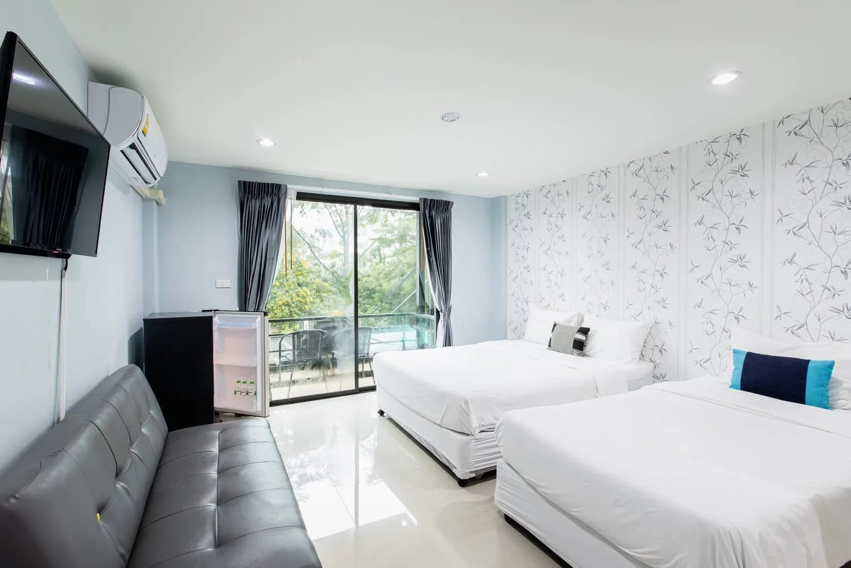 Asia Place Apartment 2, Soi Phetkasem 42 Yaek 1, Phasi Charoen: Monthly Rooms of 32 sq.m. with a Small Kitchen and a Balcony near Siam University