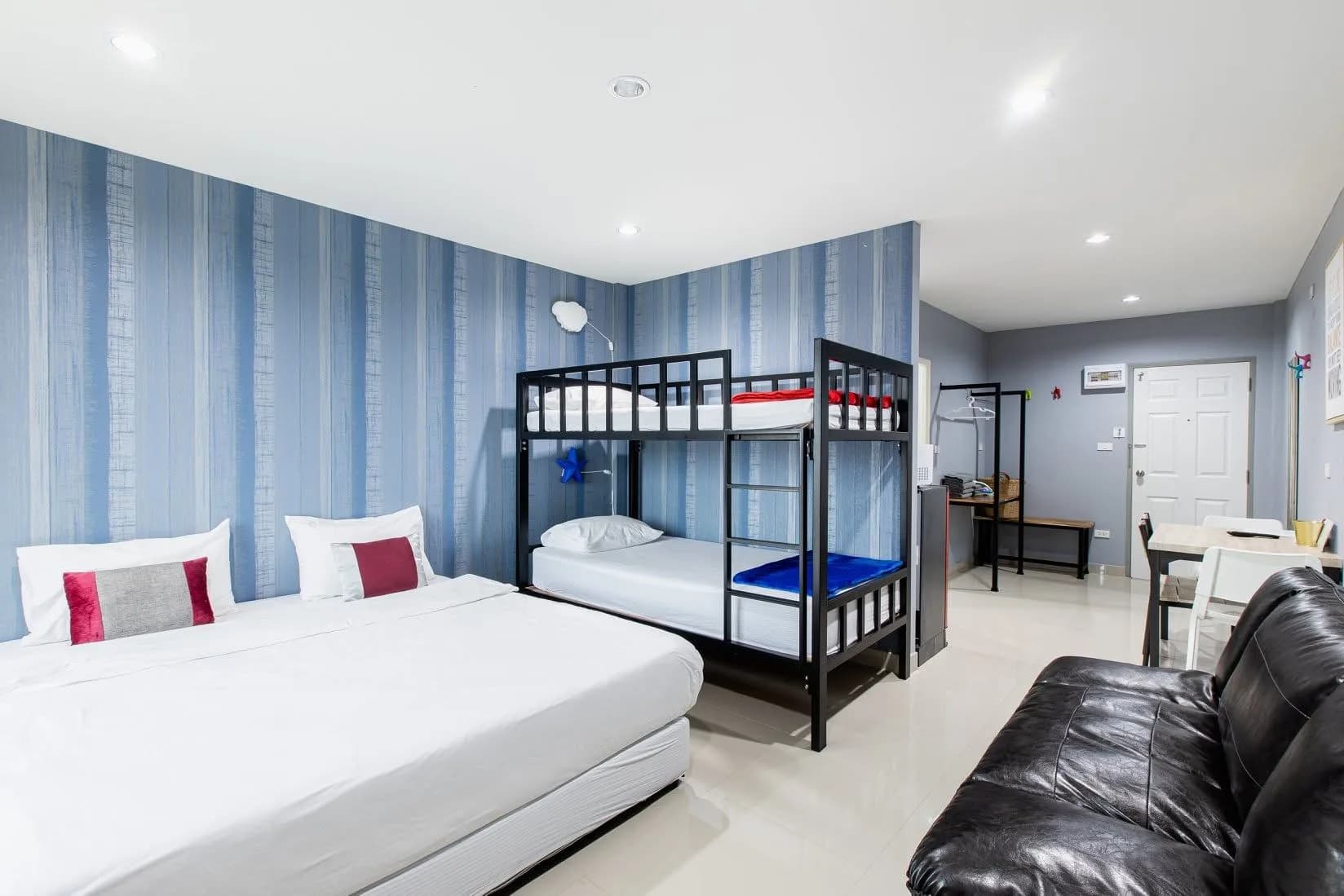 Asia Place Apartment 2, Soi Phetkasem 42 Yaek 1, Phasi Charoen: Zimmer mit 32 m² zur Monatsmiete, mit kleiner Küche und Balkon, nahe der Siam-Universität Foto 7