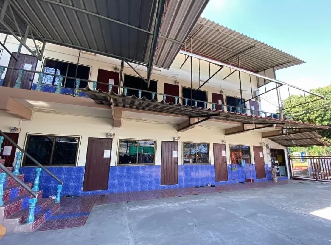 Baan Chumphon Dormitory｜低価格のスタンダード・エアコン付き月契約ルームの寮、Montfort College近く（Tha Sala） 写真2