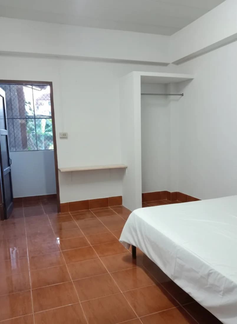 Baan Chumphon Dormitory｜低価格のスタンダード・エアコン付き月契約ルームの寮、Montfort College近く（Tha Sala） 写真5