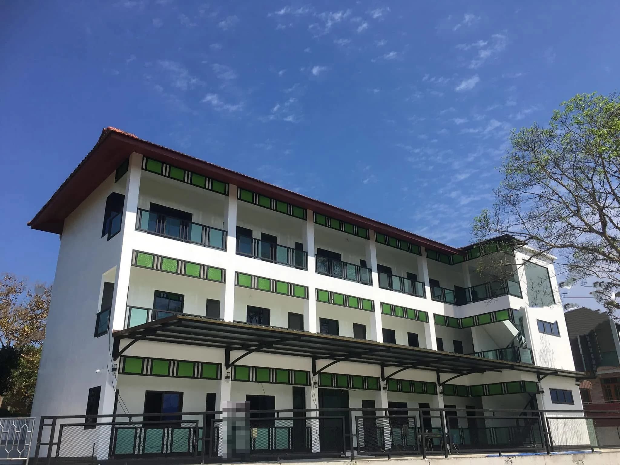 Baan Daeng Serviced Apartment، San Kamphaeng: غرف شهرية مكيّفة بثلاجة ومفروشات سرير مقابل مستشفى Mae On صورة 2