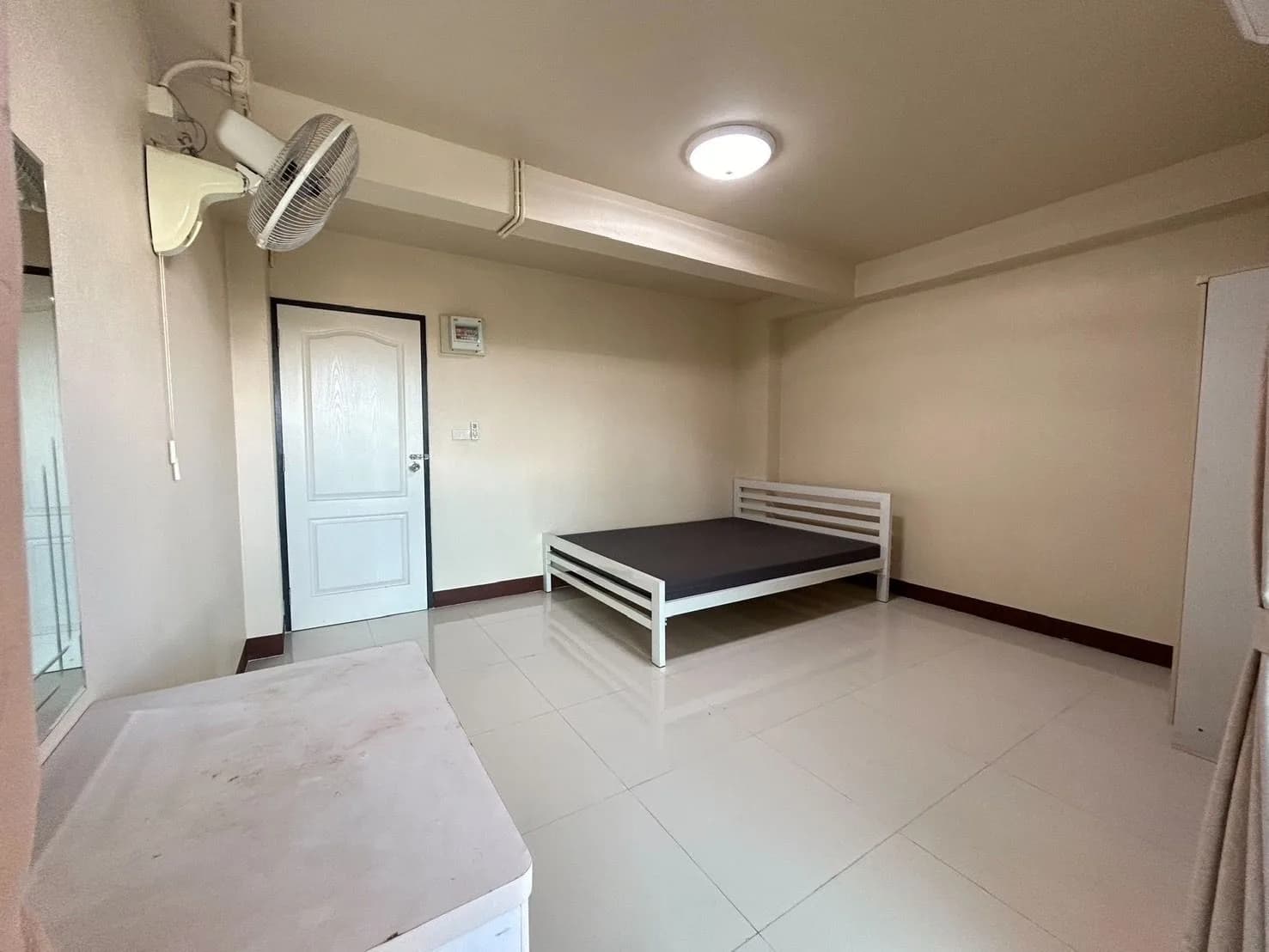 Baan Kamolwat Dormitory, Branch 3, Si Ping Mueang: комнаты с вентилятором и кондиционером помесячно рядом с Chiang Mai College of Dramatic Arts фото 8
