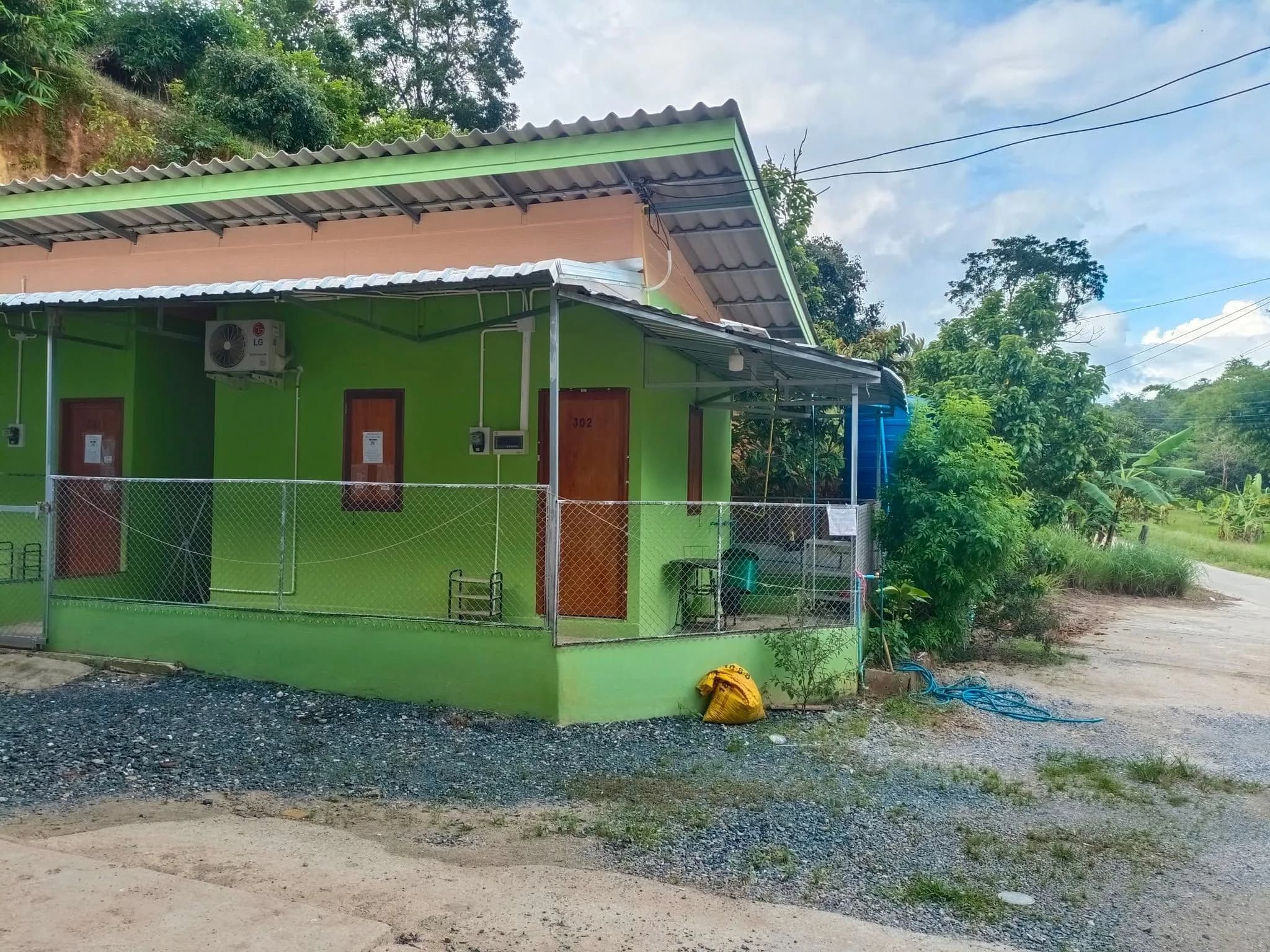 Baan Khun Yai, Mae Na, Chiang Dao: habitaciones con ventilador y con aire acondicionado en alquiler mensual, cerca de la Highway 107 foto 2