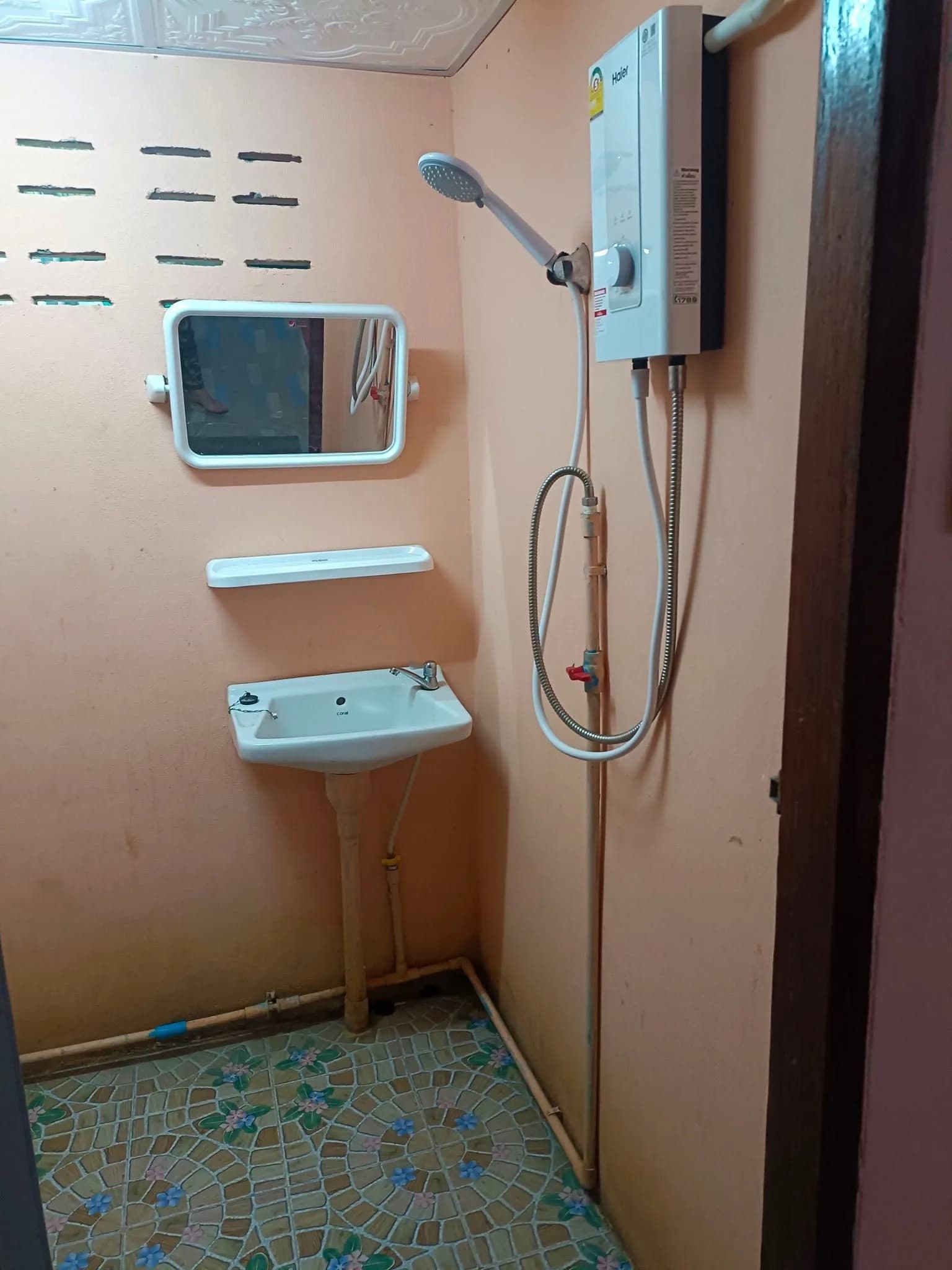 Baan Khun Yai, Mae Na, Chiang Dao: habitaciones con ventilador y con aire acondicionado en alquiler mensual, cerca de la Highway 107 foto 3