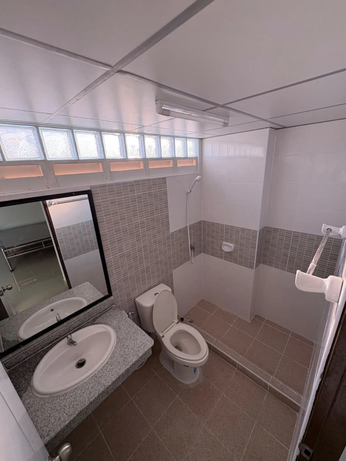 Baan Phetkasem, Phetkasem 48 Yaek 16 : studios de 28 m² à louer au mois, immeuble neuf, 7-Eleven à côté photo 3