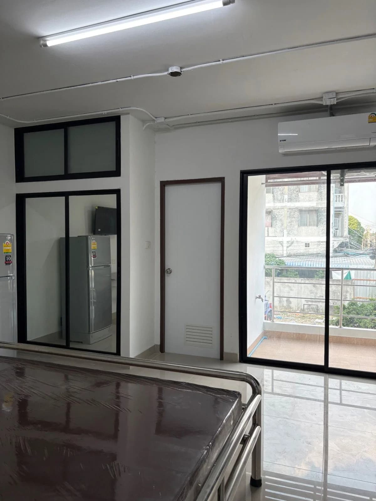 Baan Phetkasem, Phetkasem 48 Yaek 16 : studios de 28 m² à louer au mois, immeuble neuf, 7-Eleven à côté photo 7
