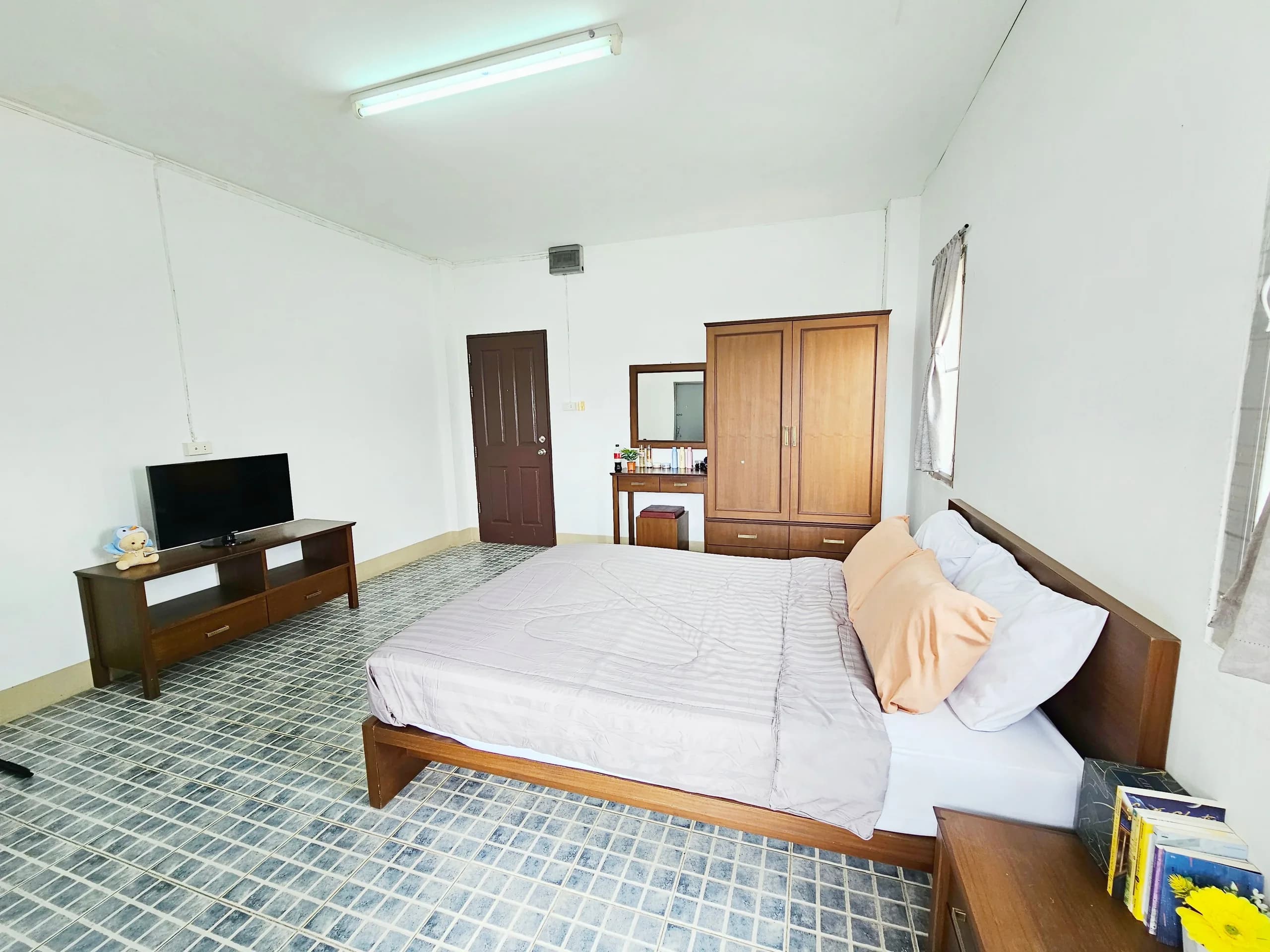 Baansabai Dormitory, Phan Thong : chambres climatisées meublées ou non meublées au mois, près d'Amata Nakorn Industrial Estate photo 1