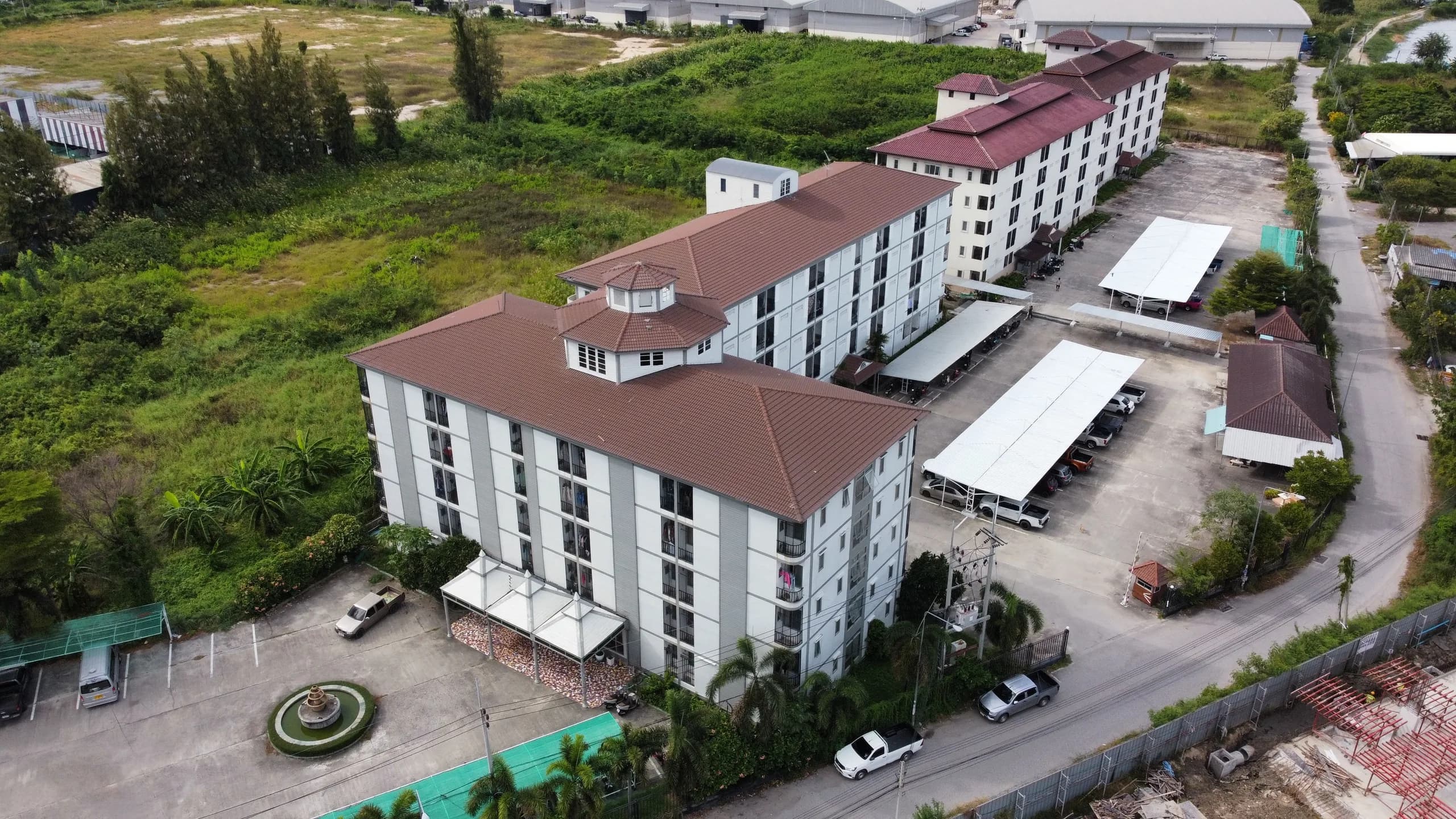 Baansabai Dormitory, Phan Thong : chambres climatisées meublées ou non meublées au mois, près d'Amata Nakorn Industrial Estate photo 2