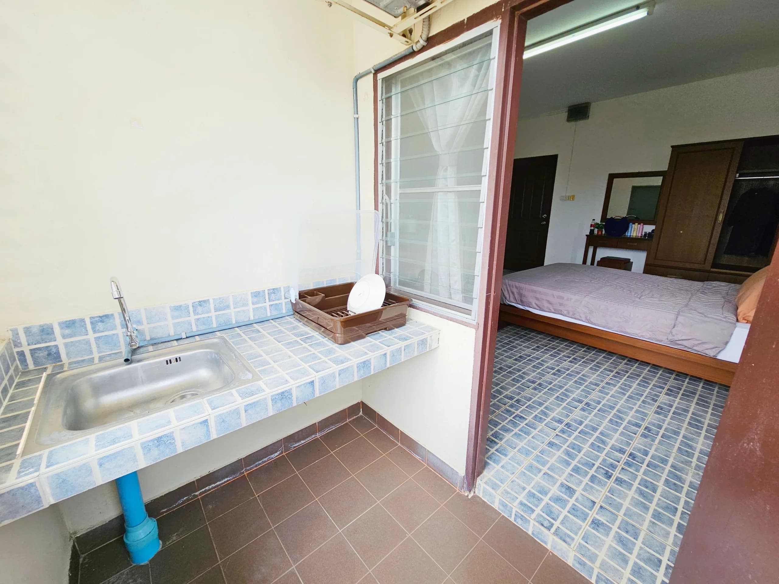 Baansabai Dormitory, Phan Thong : chambres climatisées meublées ou non meublées au mois, près d'Amata Nakorn Industrial Estate photo 7