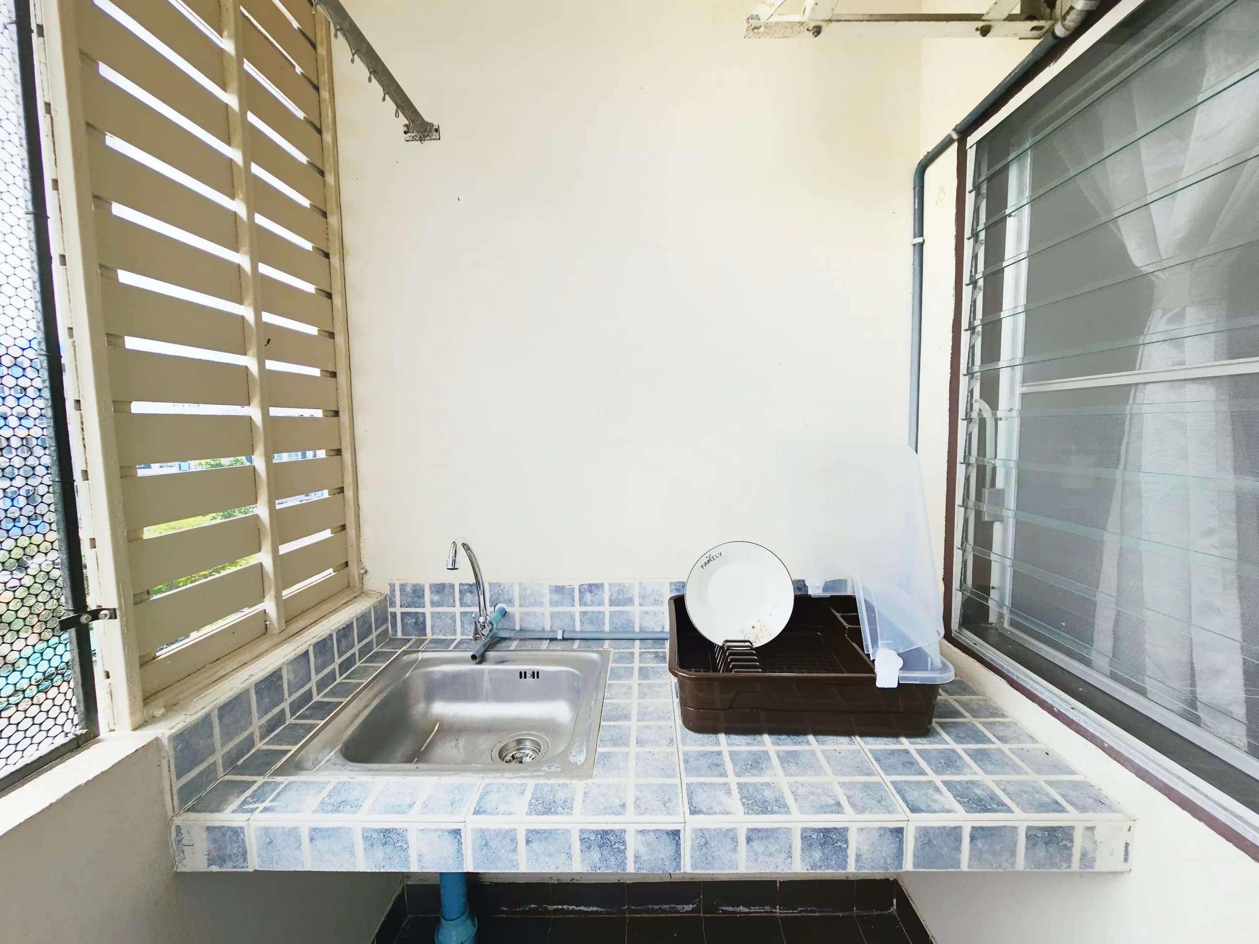 Baansabai Dormitory, Phan Thong : chambres climatisées meublées ou non meublées au mois, près d'Amata Nakorn Industrial Estate photo 8
