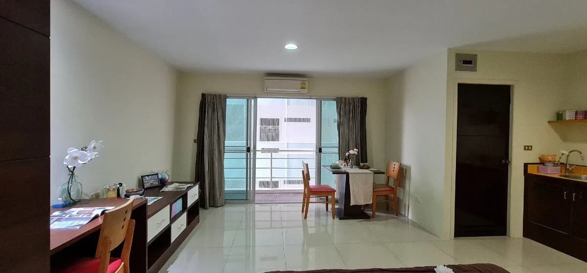 استوديوهات بمساحة 38 م² بأثاث مدمج للإيجار الشهري في Baan Soi 8 Apartment، Soi Lat Phrao 8، على بعد 600 م من محطة MRT Phahon Yothin صورة 5