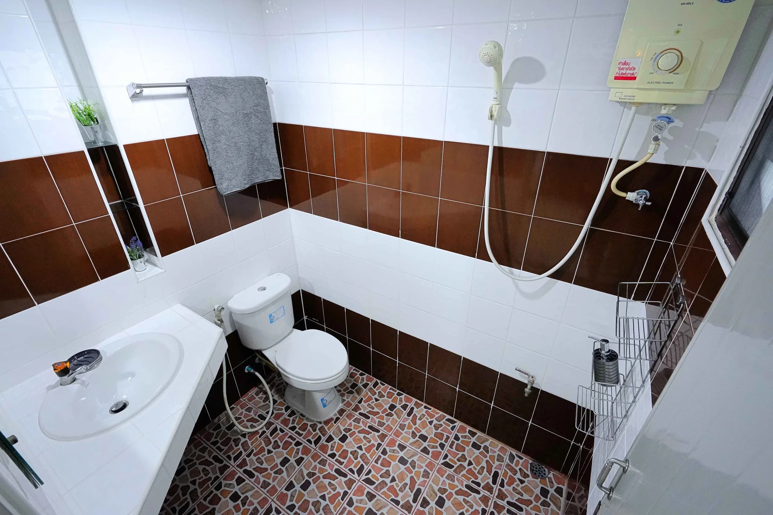 Baan Supar Apartment, Soi Lat Phrao 35: Zimmer zur Monatsmiete mit kostenlosem Glasfaser-Internet und Fitnessraum Foto 3