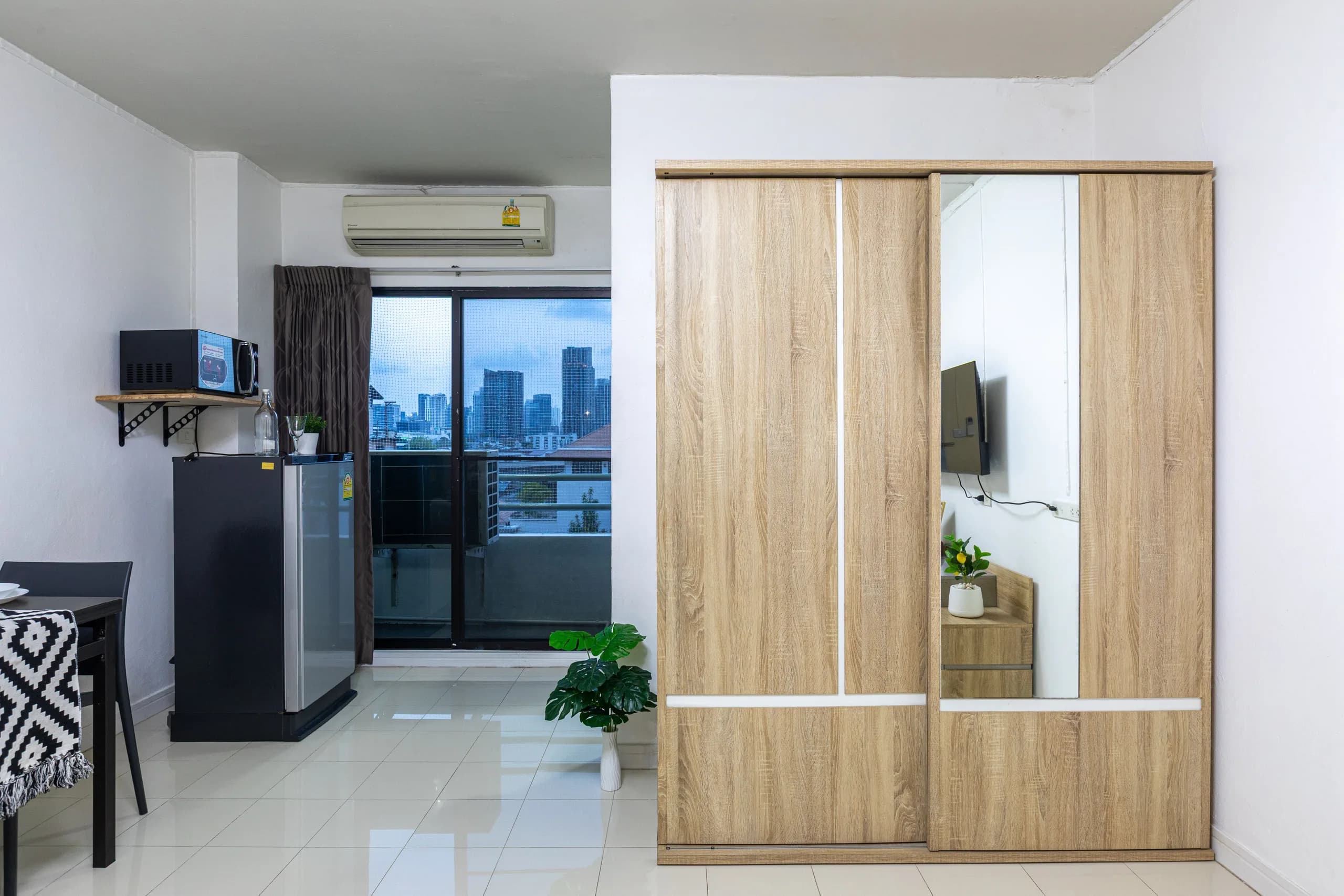 غرف مفروشة مع مسبح للإيجار الشهري في Baan Thai Living Sukhumvit 50، قرب محطة BTS On Nut صورة 5