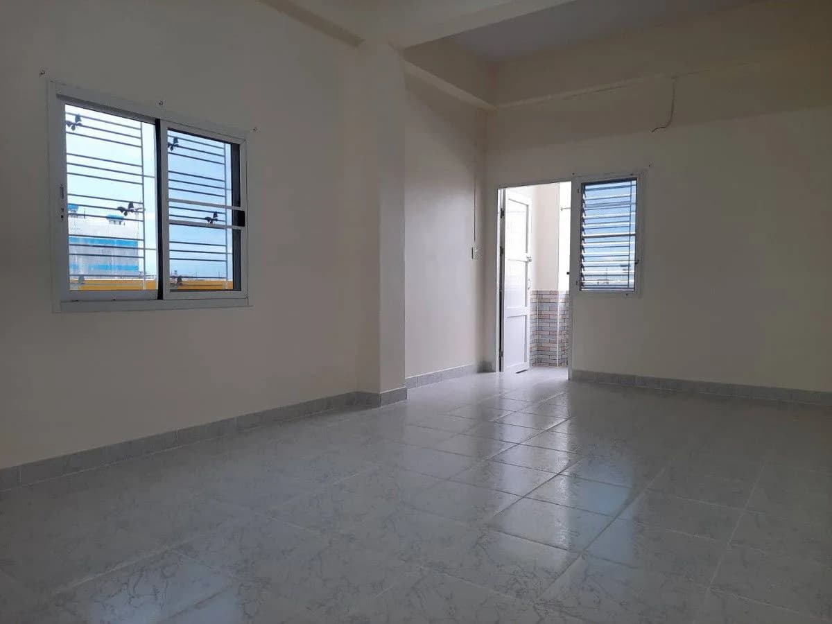 Baan Thong Kiao (Bangunan Kuning), Soi Thesaban Bang Pu 41, Samut Prakan: Bilik sewa bulanan 24.5 m², kira-kira 300 m dari BTS Phraek Sa foto 3