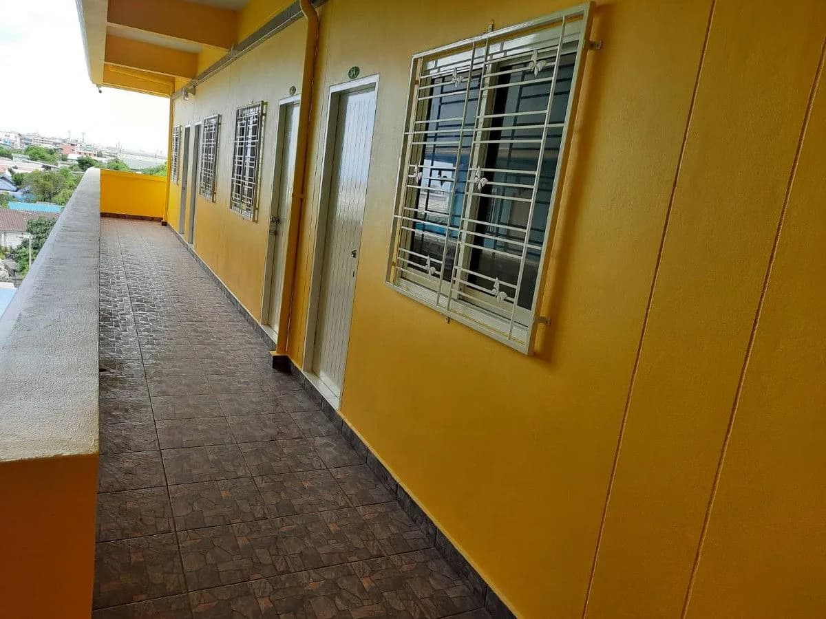 Baan Thong Kiao (Bangunan Kuning), Soi Thesaban Bang Pu 41, Samut Prakan: Bilik sewa bulanan 24.5 m², kira-kira 300 m dari BTS Phraek Sa foto 7
