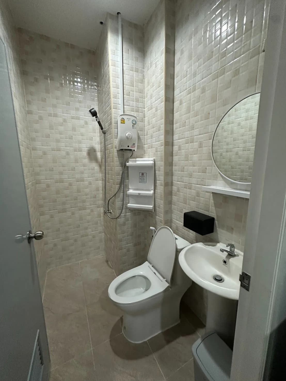 Baan Yim Residence, Yaek J, Sattahip: Kamar Bulanan Berperabot Gaya Kondominium 30 m², Dekat Yaek J Market foto 3