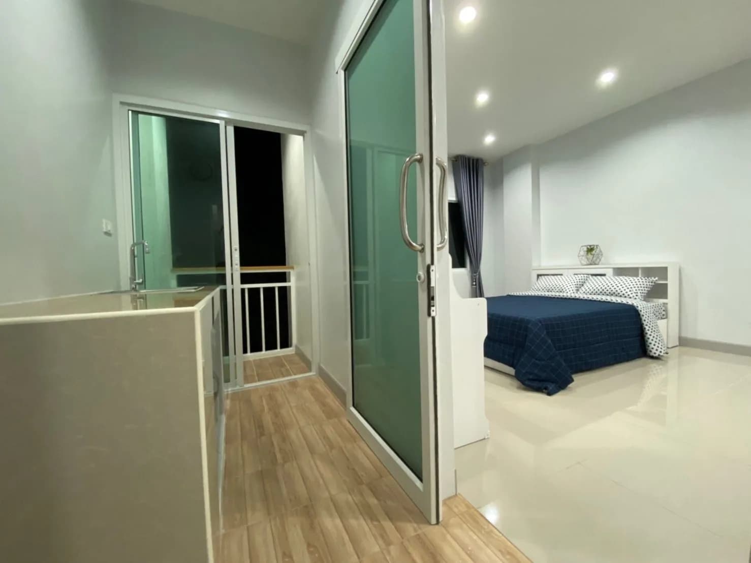 Baan Yim Residence, Yaek J, Sattahip: Kamar Bulanan Berperabot Gaya Kondominium 30 m², Dekat Yaek J Market foto 5
