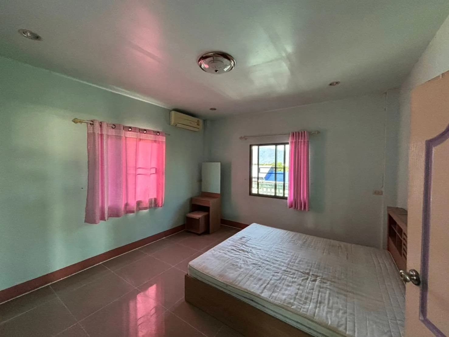 Benjarat Apartment، Mae Jo: غرف شهرية بمروحة ومكيّفة قرب جامعة Maejo صورة 6