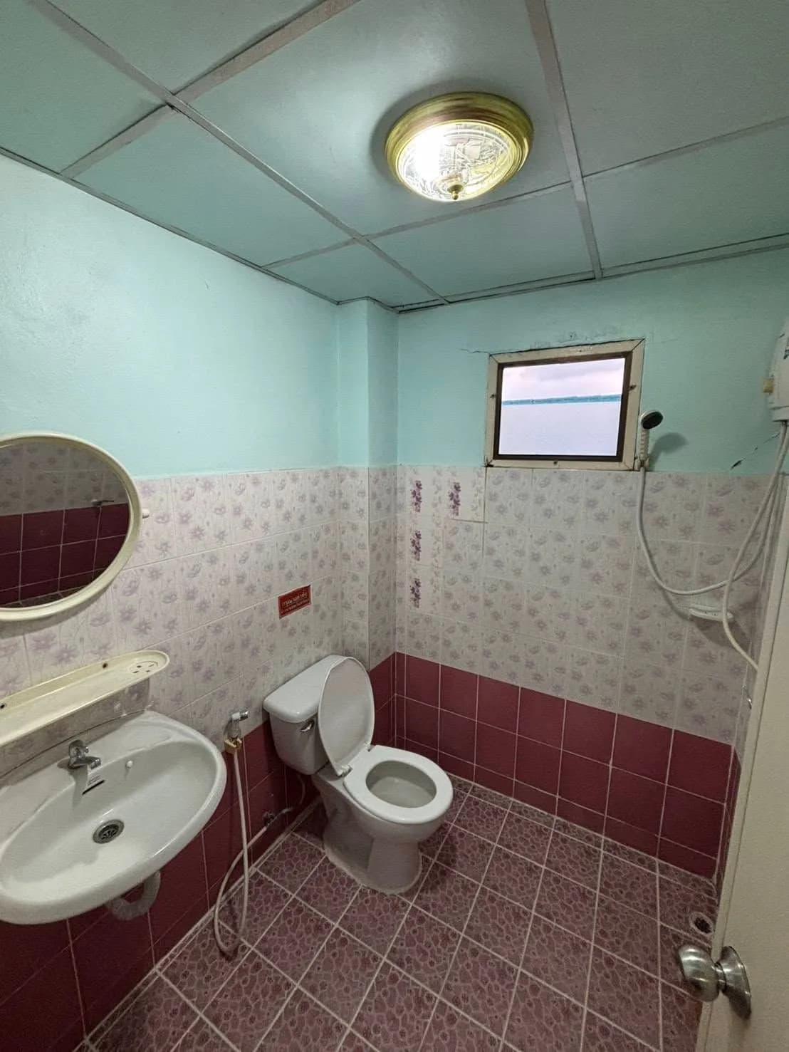 Benjarat Apartment، Mae Jo: غرف شهرية بمروحة ومكيّفة قرب جامعة Maejo صورة 8