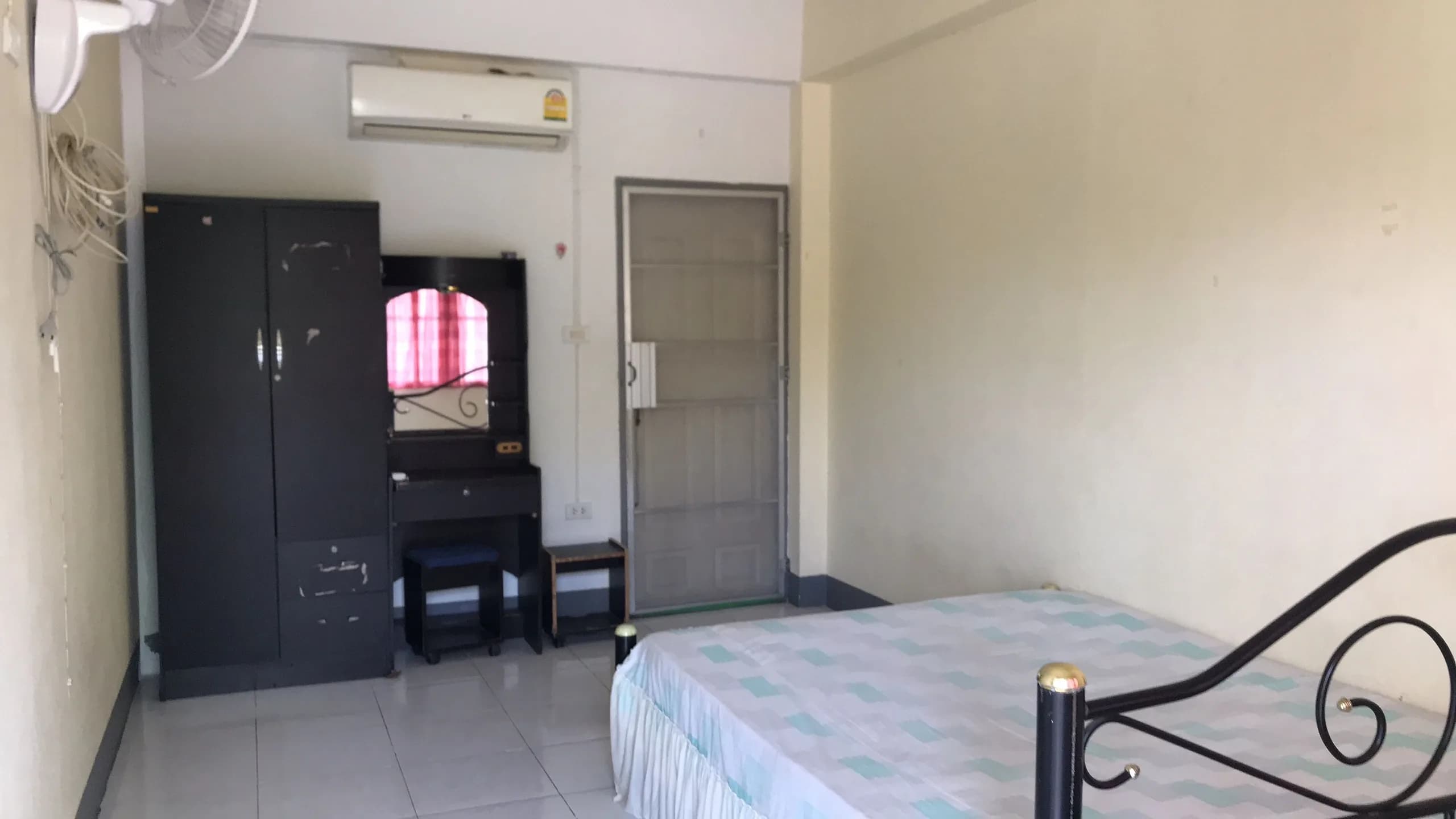 سكن Bua Charoen، Chotana Soi 12: غرف شهرية بمروحة ومكيّفة قرب جامعة Chiang Mai Rajabhat صورة 1