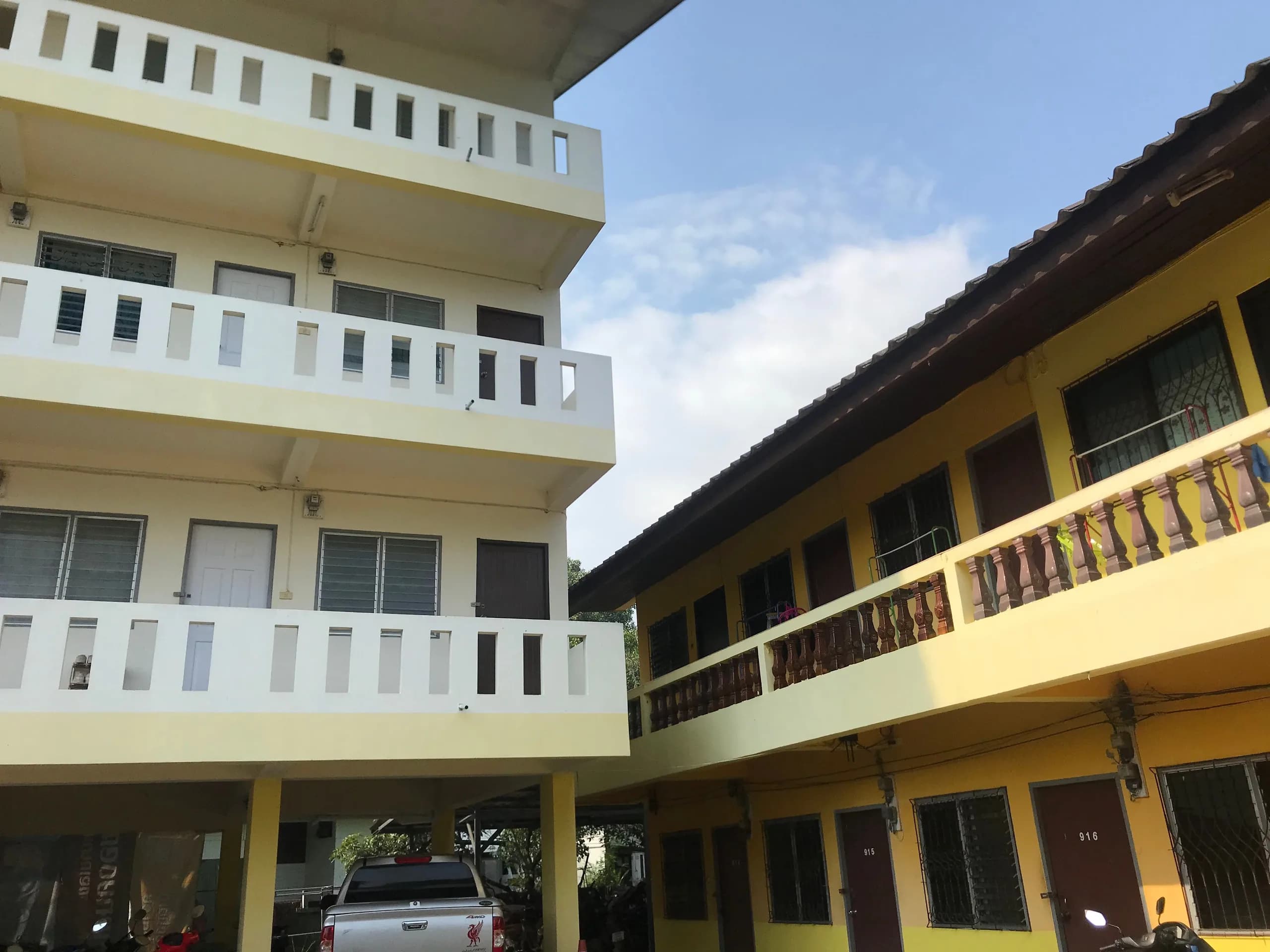 سكن Bua Charoen، Chotana Soi 12: غرف شهرية بمروحة ومكيّفة قرب جامعة Chiang Mai Rajabhat صورة 2