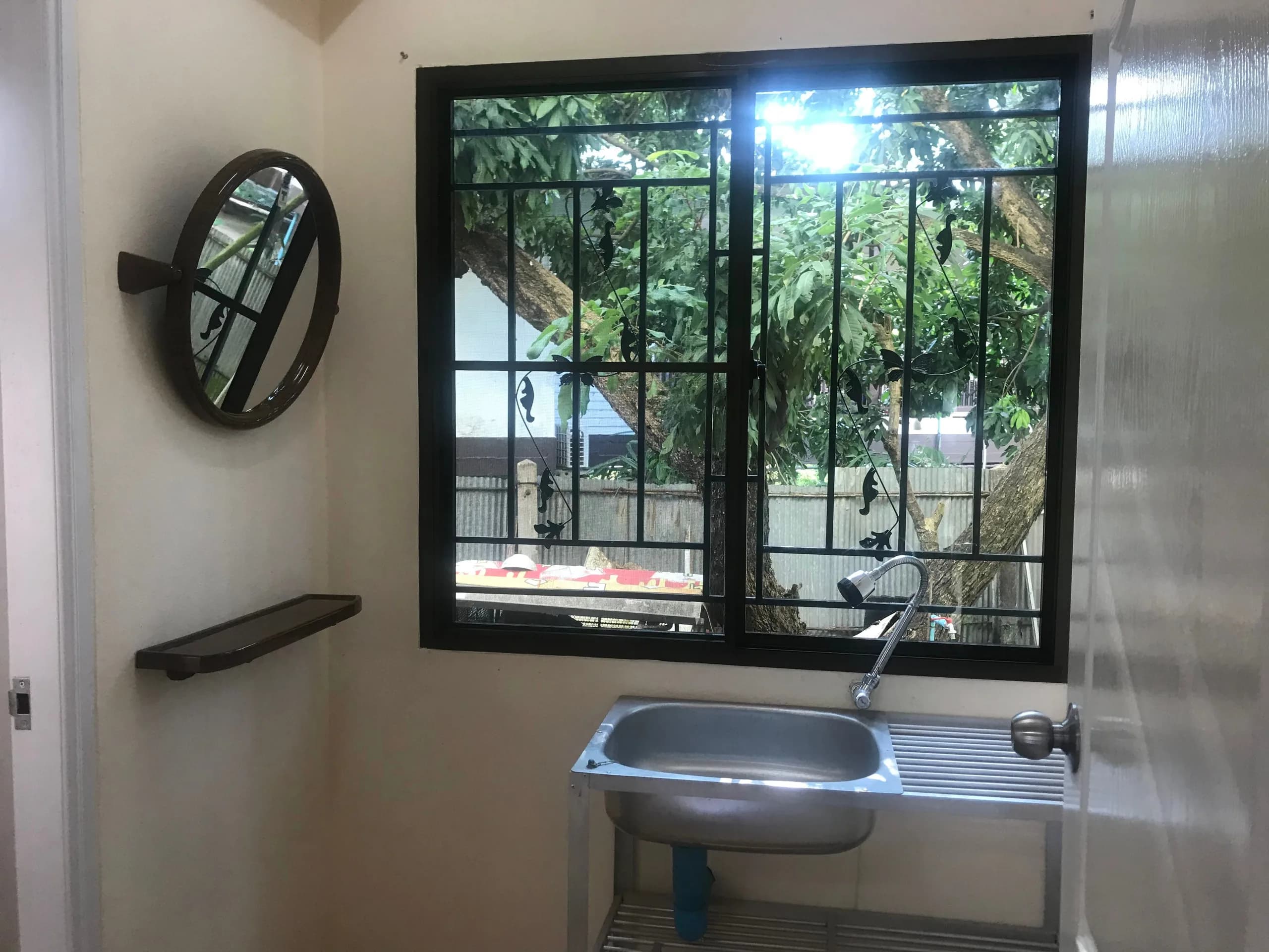 سكن Bua Charoen، Chotana Soi 12: غرف شهرية بمروحة ومكيّفة قرب جامعة Chiang Mai Rajabhat صورة 5