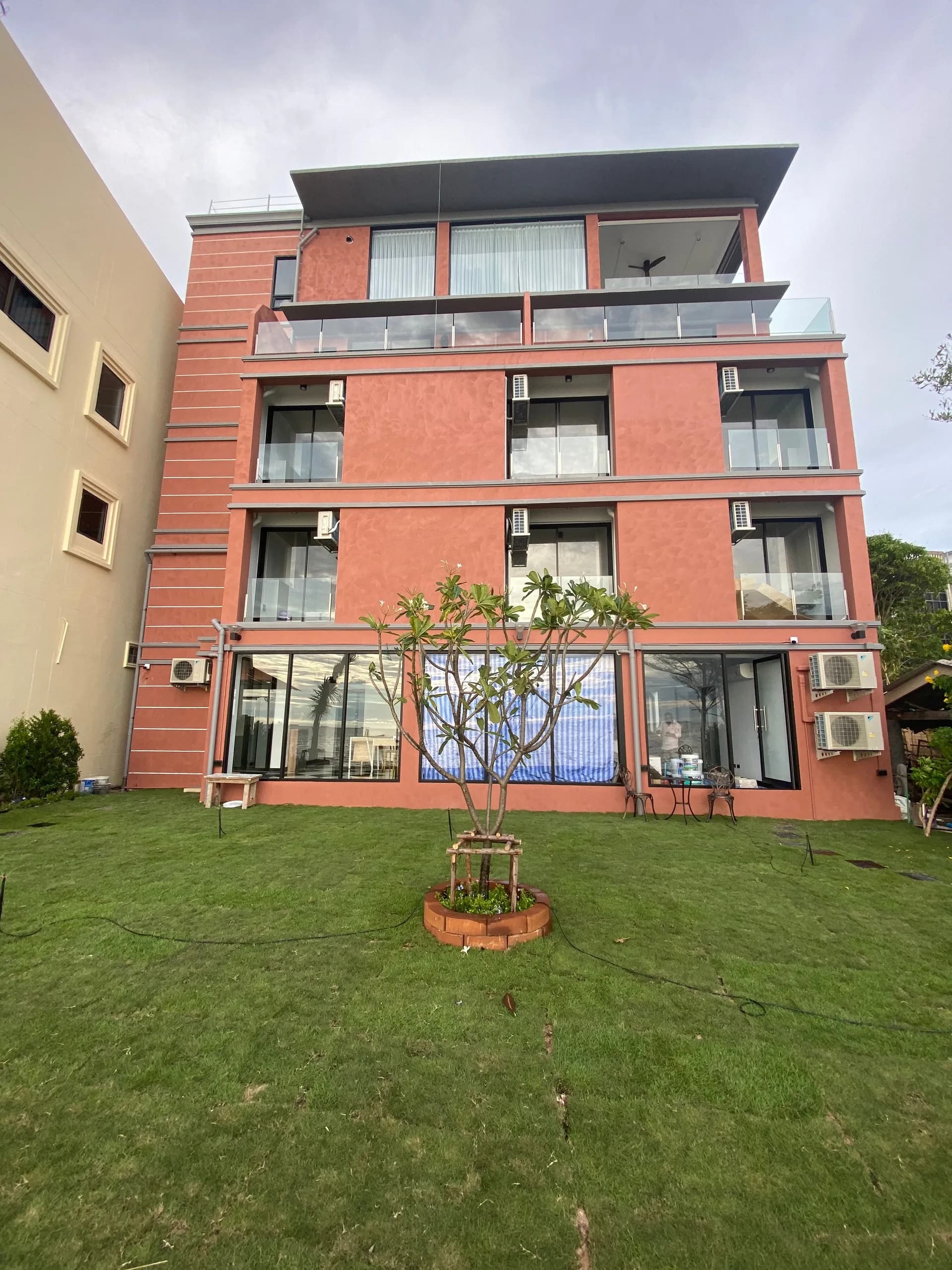 CASA 9 Banglamung, Bang Lamung: Monatszimmer mit Meerblick oder Stadtblick und Privatstrand nahe Rong Po Market Foto 2