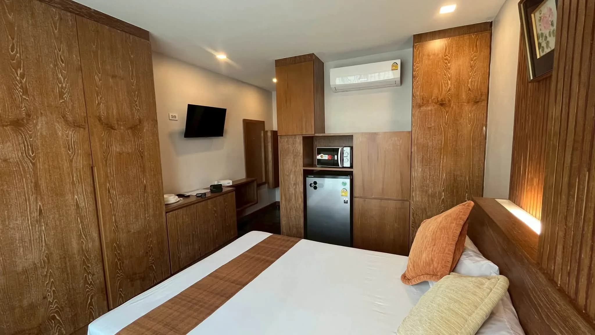 Casa KARIM, Soi Charan Sanitwong 74/1, Bang Phlat: Monthly Studios of 20 sq.m. next to MRT Bang Phlat photo 1