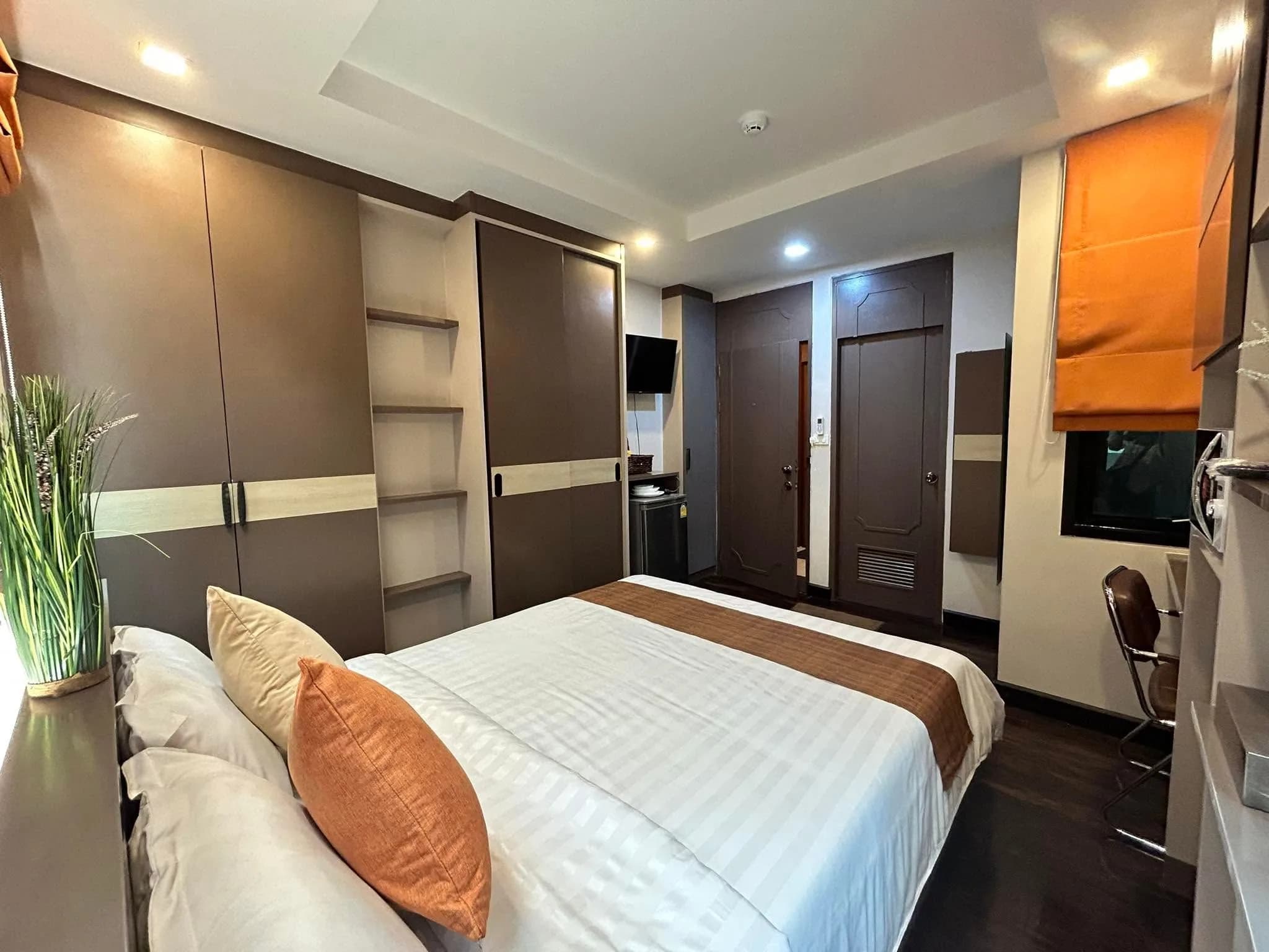 Casa KARIM, Soi Charan Sanitwong 74/1, Bang Phlat: Monthly Studios of 20 sq.m. next to MRT Bang Phlat photo 7