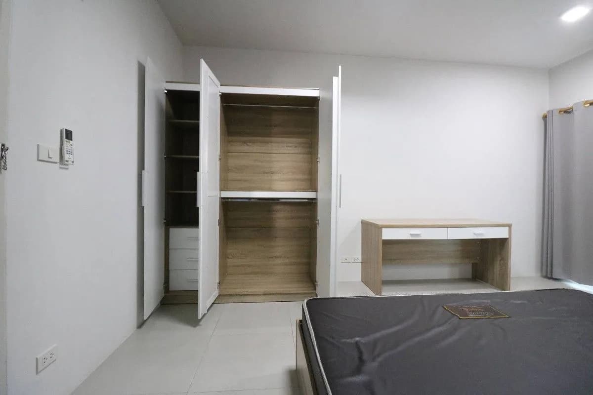 Celeste Haus, Soi Charan Sanitwong 35, Bangkok Noi : chambres de 22 à 32 m² au mois, à environ 500 m du MRT Fai Chai photo 2