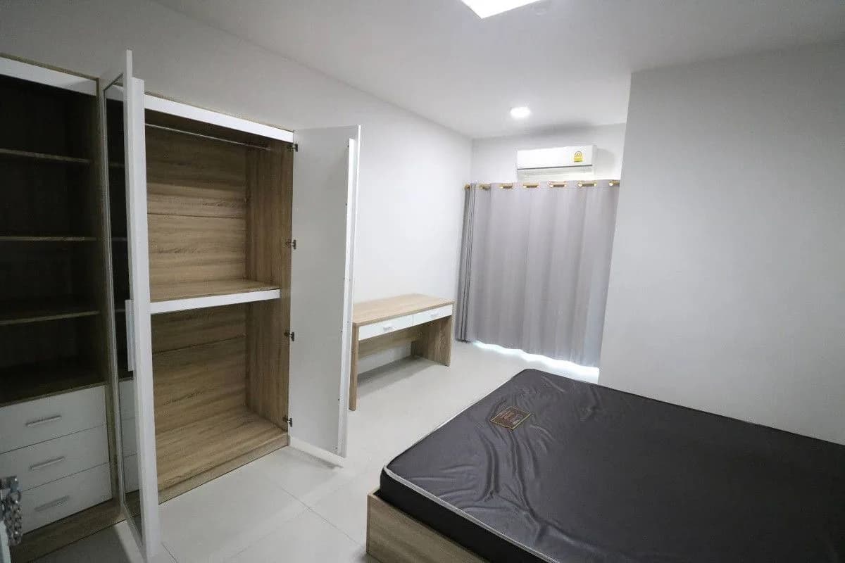 Celeste Haus, Soi Charan Sanitwong 35, Bangkok Noi : chambres de 22 à 32 m² au mois, à environ 500 m du MRT Fai Chai photo 3