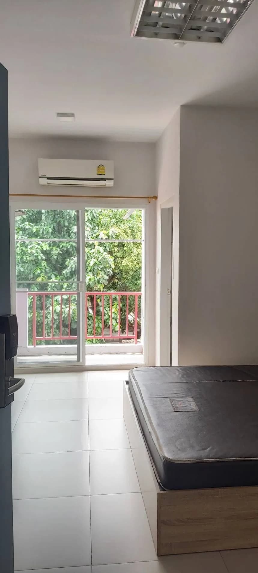 Celeste Haus, Soi Charan Sanitwong 35, Bangkok Noi : chambres de 22 à 32 m² au mois, à environ 500 m du MRT Fai Chai photo 4
