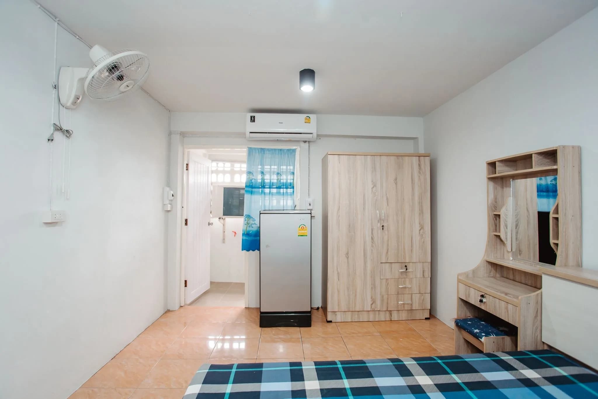 Chaengsanit 3 Apartment، Ubon: سكن طلاب وموظفين بغرف مكيّفة وبمروحة للإيجار الشهري قرب جامعة Ubon Ratchathani Rajabhat