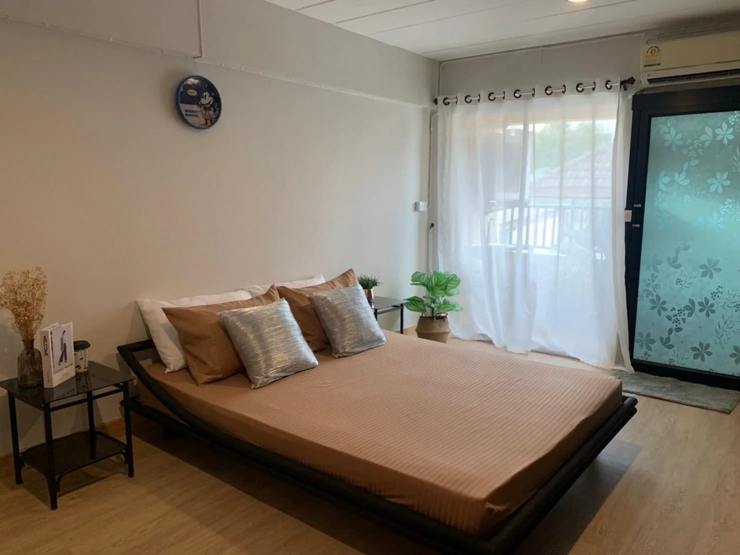 ฉัตรไชยเพลส ซอยลาดพร้าว 15 ห้องสตูดิโอรายเดือน เฟอร์นิเจอร์ครบ มีระเบียง ห่าง MRT ลาดพร้าว ประมาณ 500 ม.