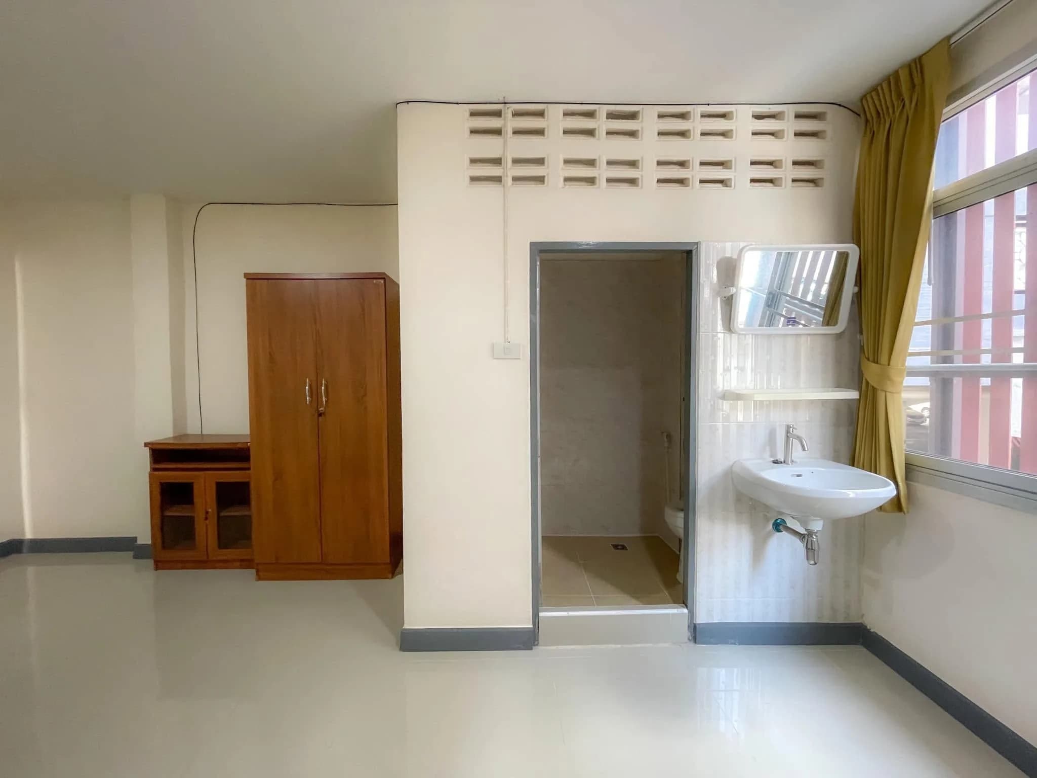 Chokdee Dormitory Charan 53、Bang Phlat：MRT Bang Yi Khanから約250m、月単位で借りられる20-24㎡の部屋 写真3